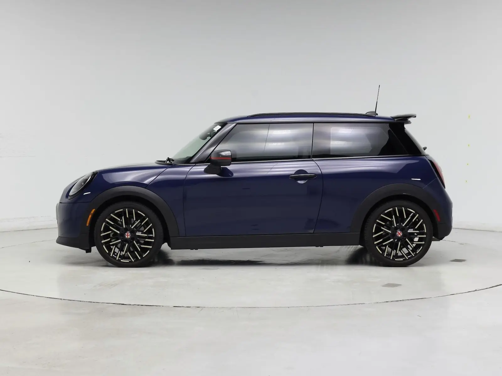 2025 MINI Hardtop Cooper photo 4