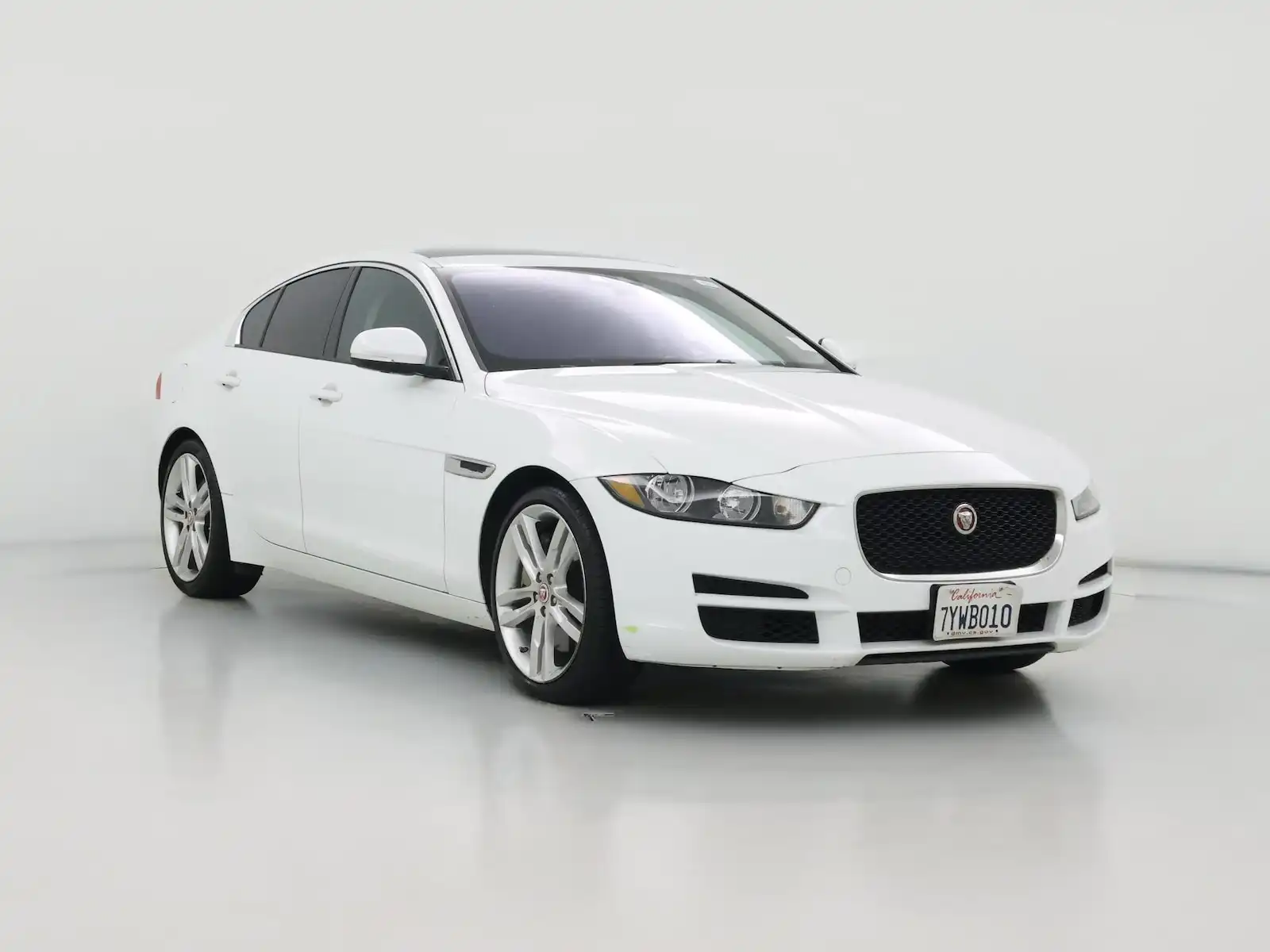 2017 Jaguar XE 35t Premium's photo