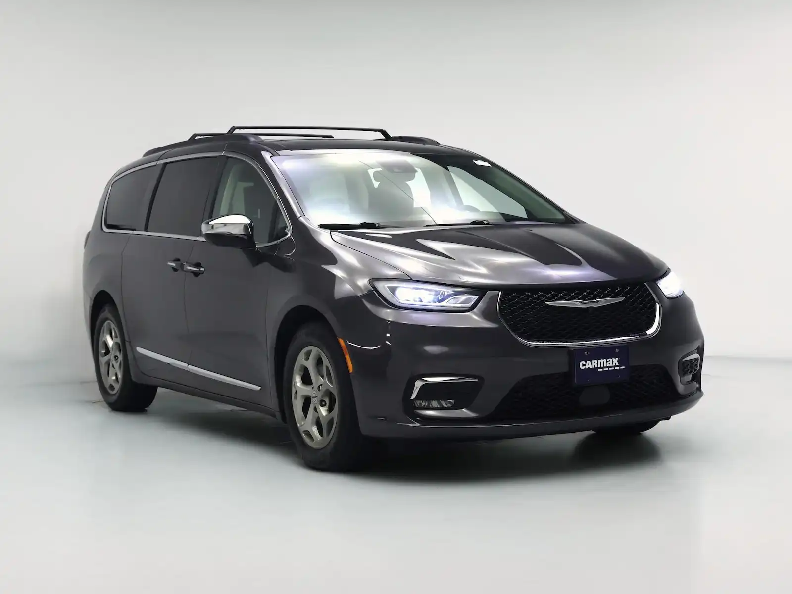 2023 Chrysler Pacifica Limited's photo