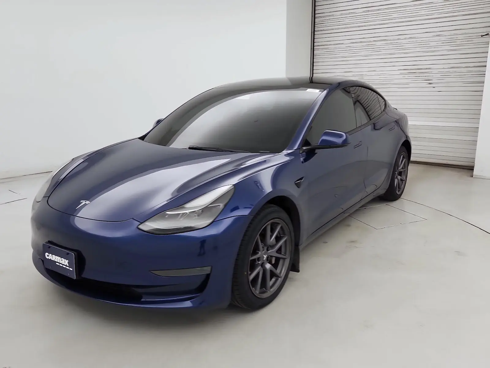 2022 Tesla Model 3 Standard Range Plus photo 3