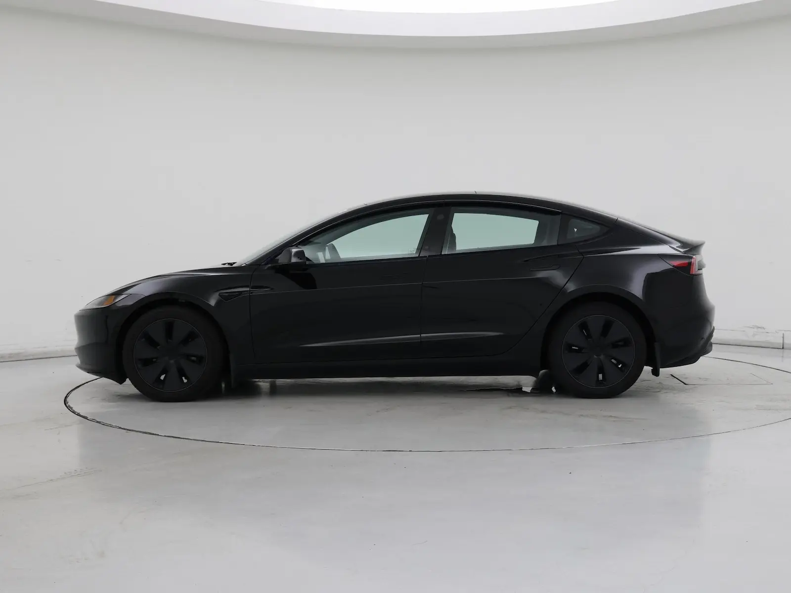 2025 Tesla Model 3 Long Range AWD photo 4