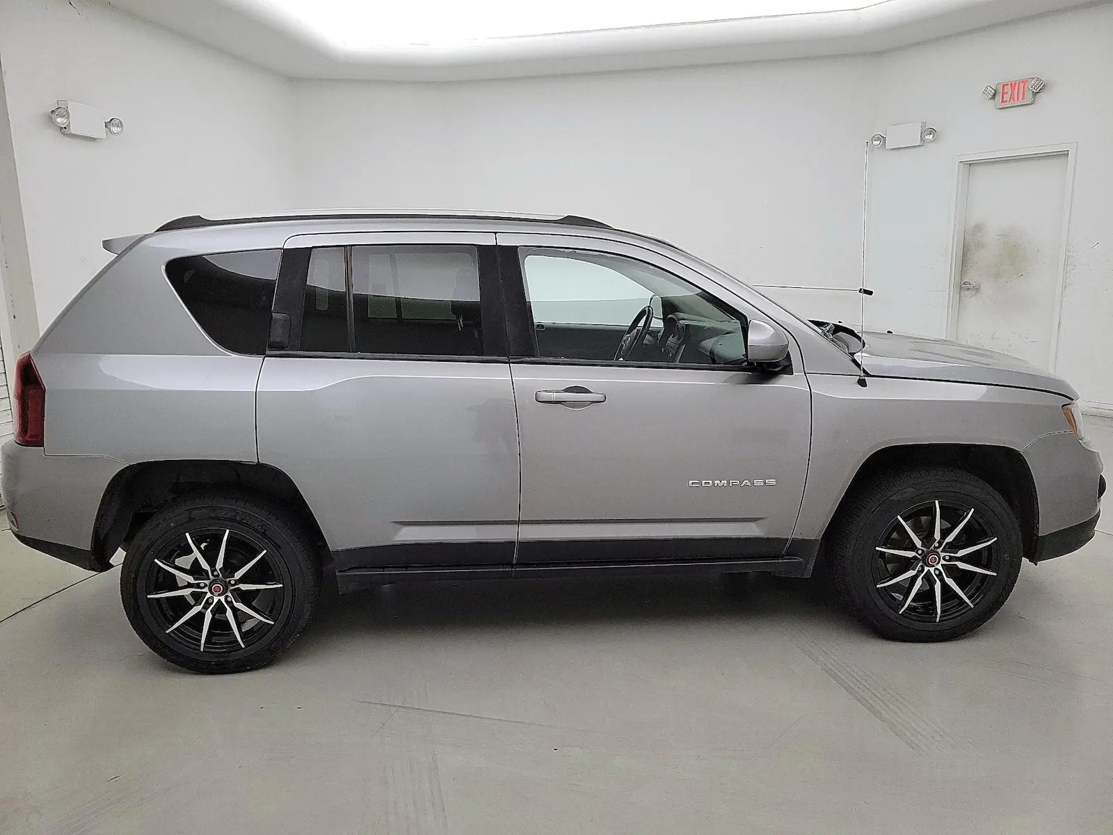 2016 Jeep Compass Latitude photo 4
