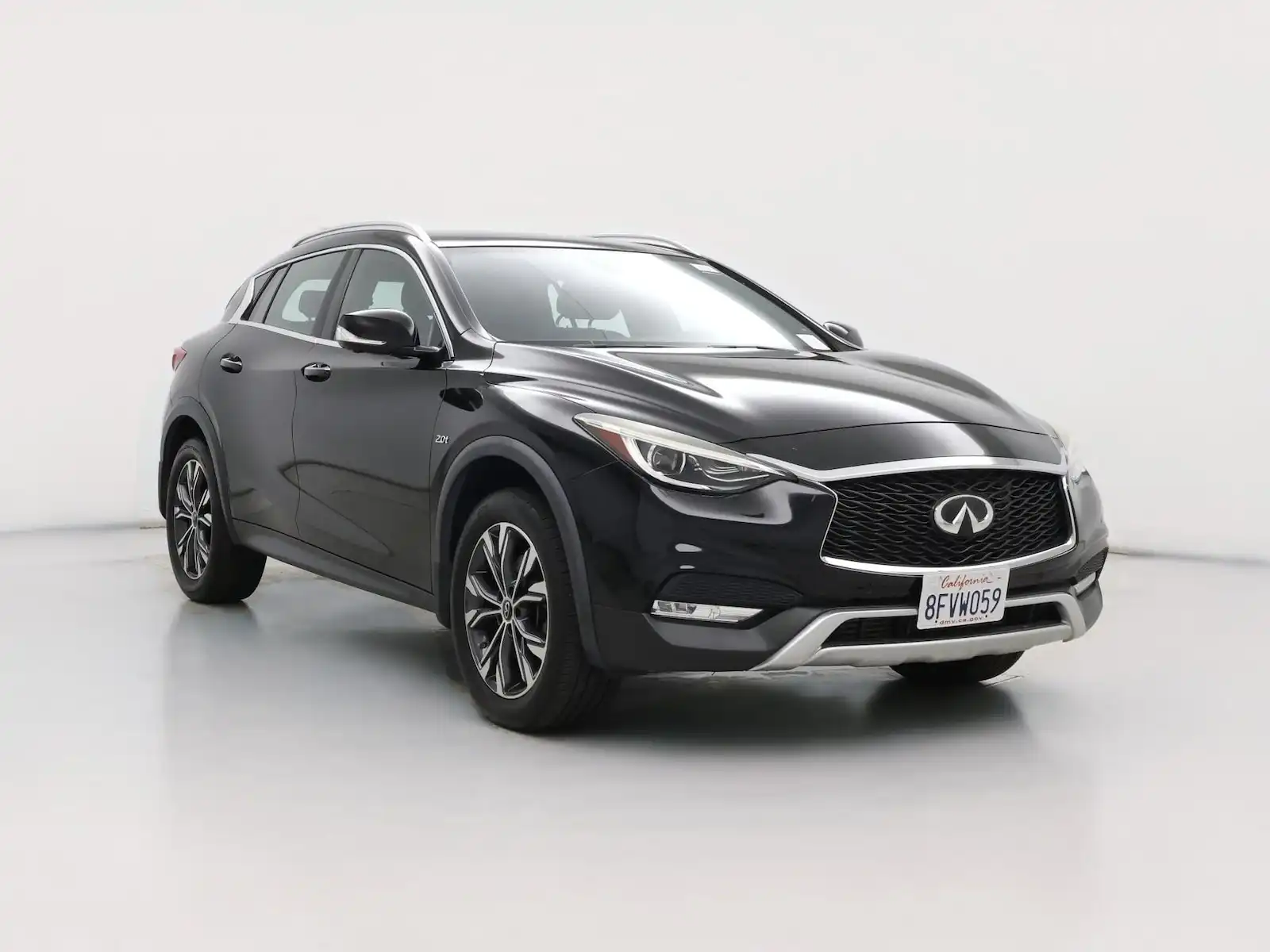 2018 INFINITI QX30 Essential's photo