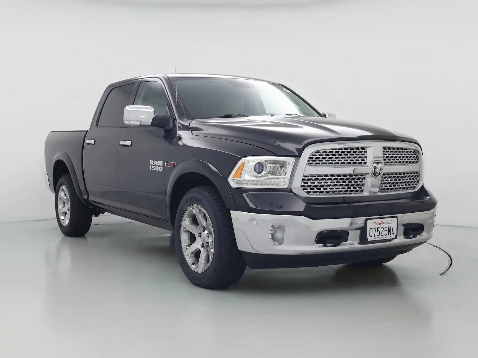 2018 RAM 1500 Laramie 4WD Crew Cab 5'7's photo