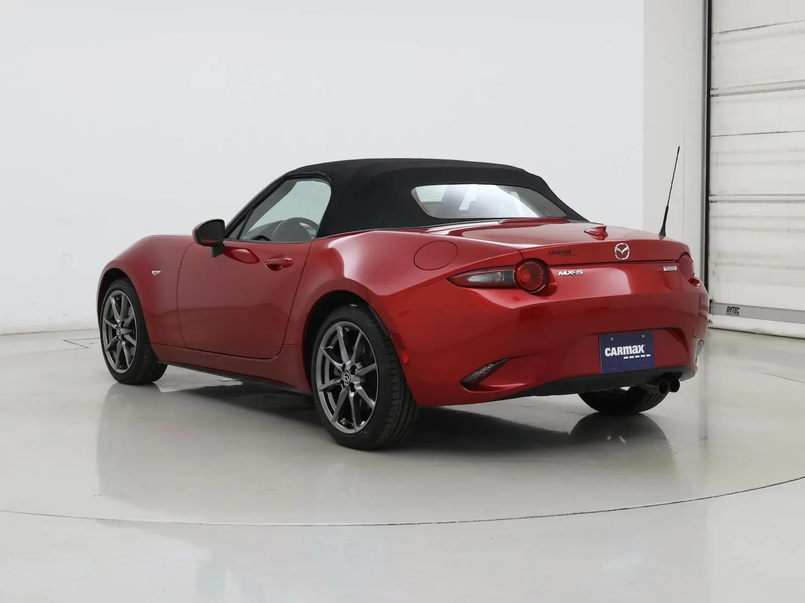 2016 Mazda MX-5 Miata Launch Edition Auto photo 3