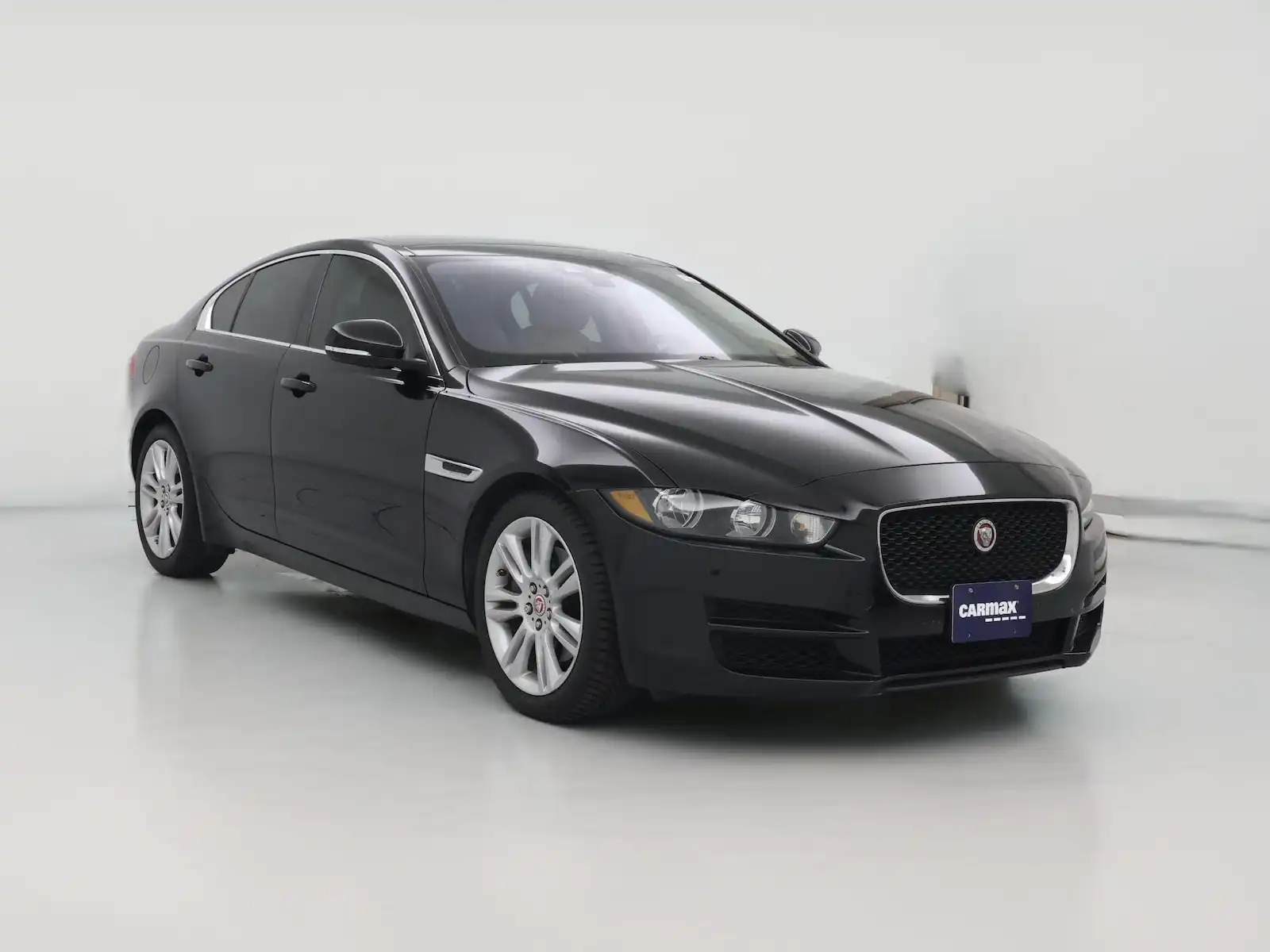2019 Jaguar XE 25t Prestige's photo