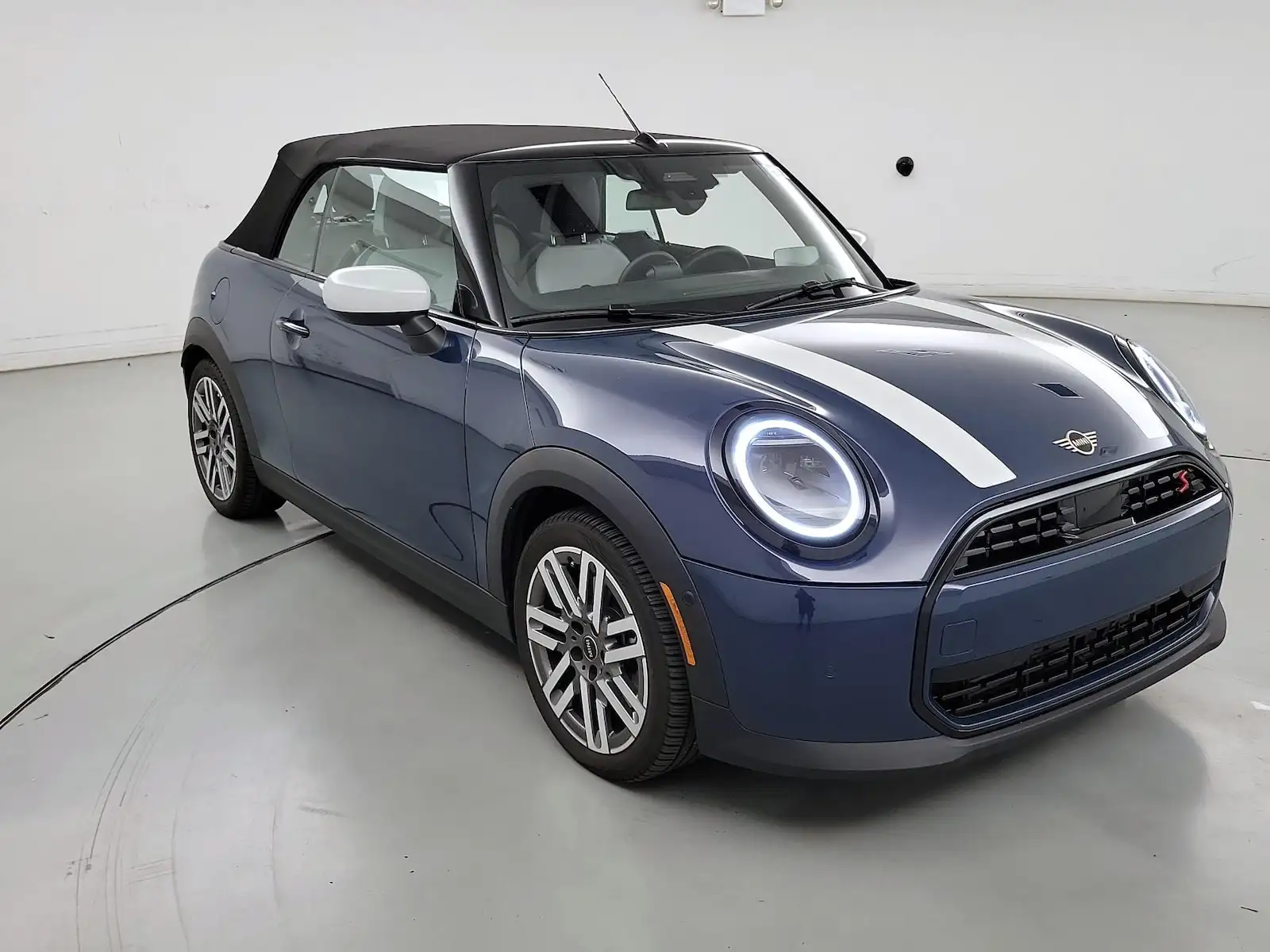 2026 MINI Convertible Cooper S Signature's photo