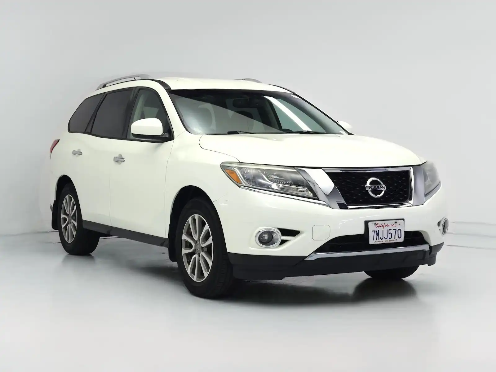 2015 Nissan Pathfinder SV FWD's photo