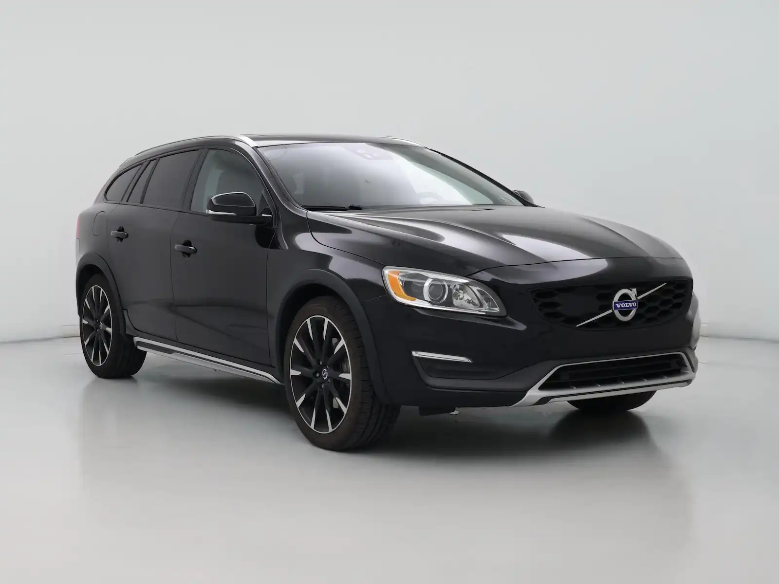 2016 Volvo V60 T5 Cross Country AWD Platinum's photo