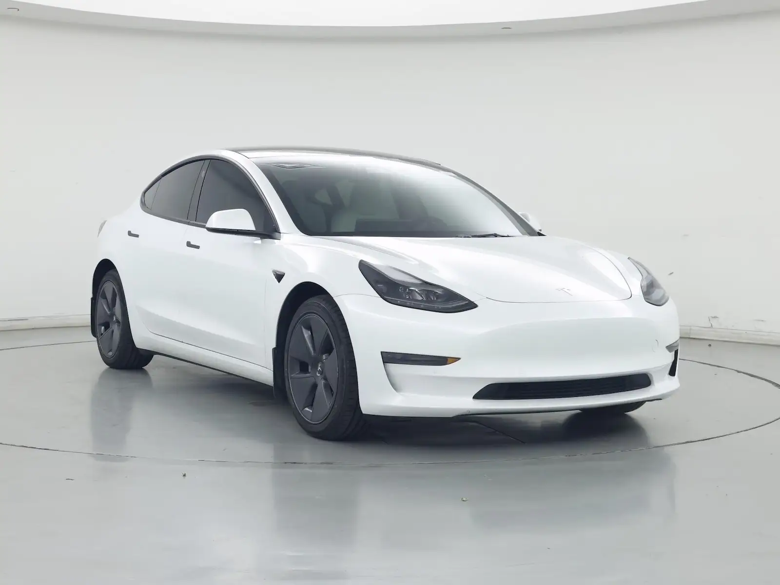 2022 Tesla Model 3 Standard Range Plus photo 1