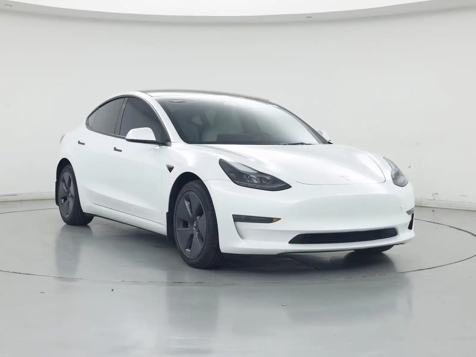 2022 Tesla Model 3 Standard Range Plus's photo