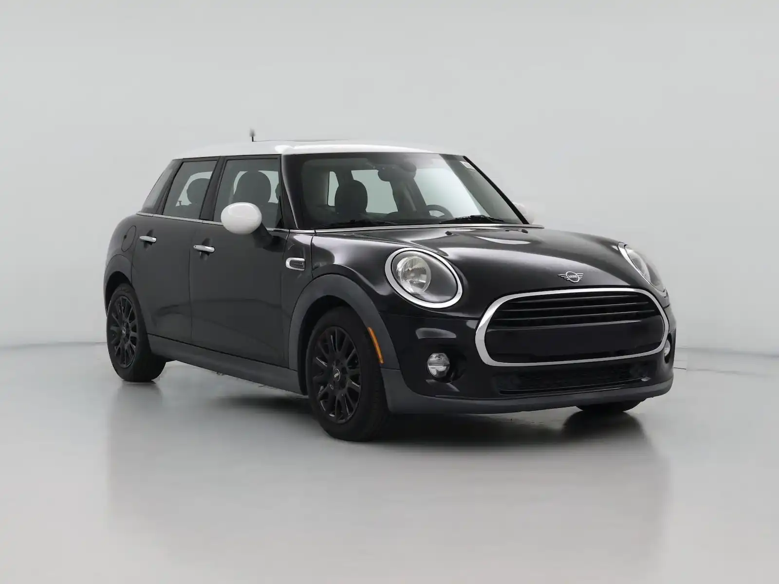 2019 MINI Hardtop Cooper Signature's photo