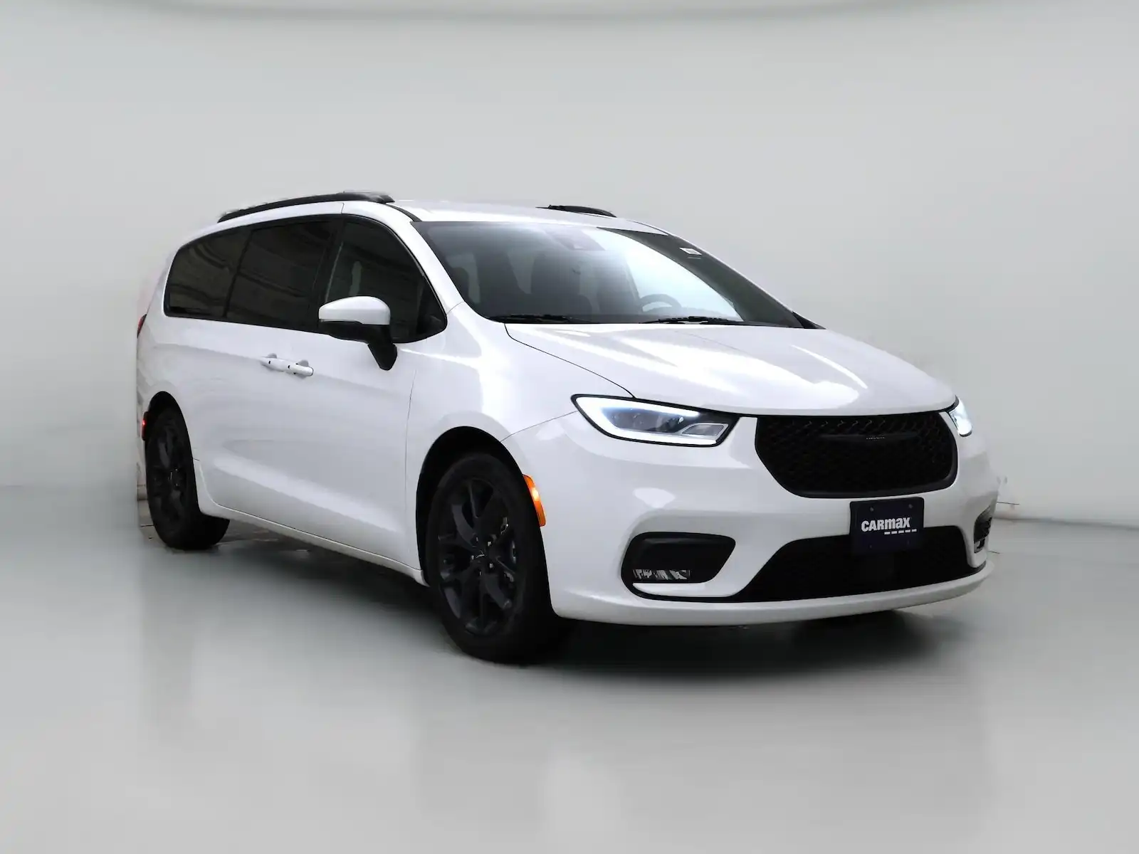 2023 Chrysler Pacifica Touring L's photo