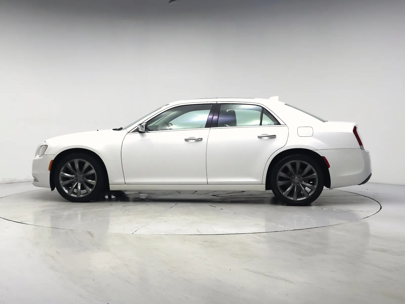 2016 Chrysler 300 C photo 4