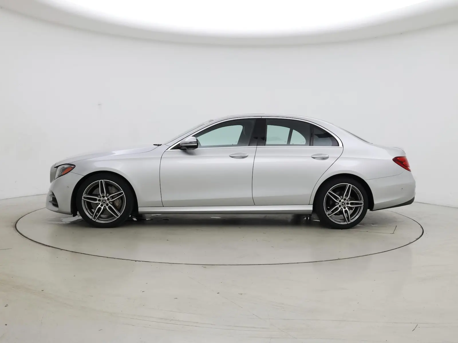 2019 Mercedes-Benz E-Class E300 photo 4
