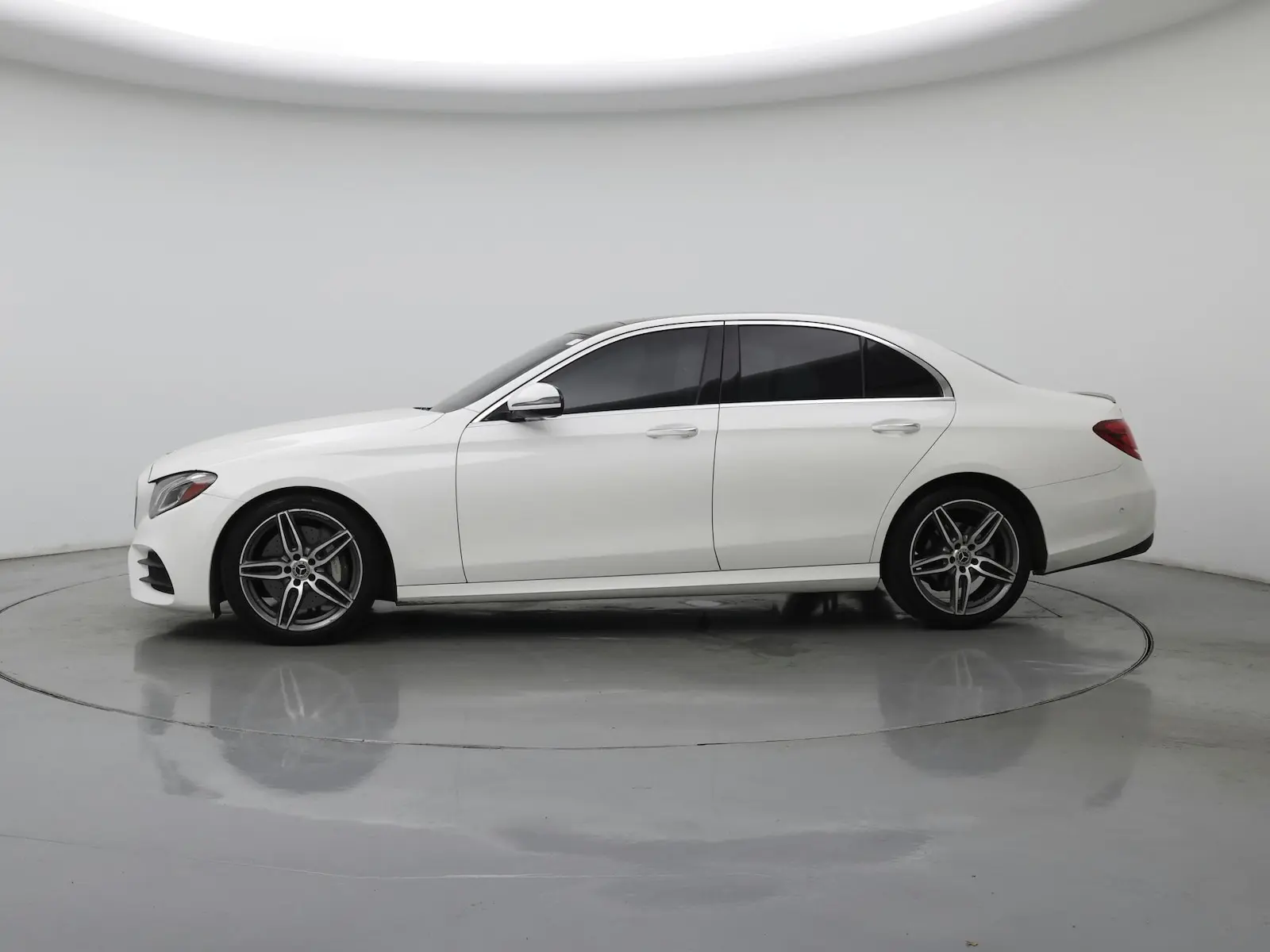 2018 Mercedes-Benz E-Class E300 photo 4