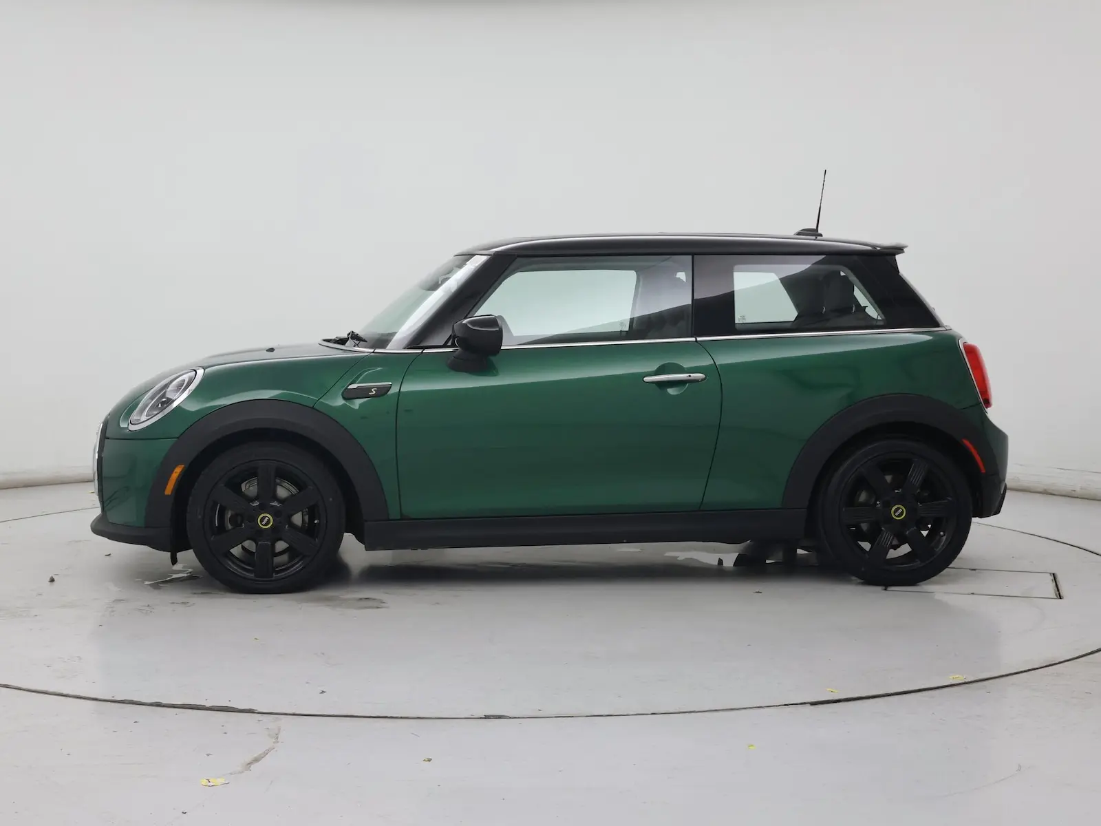 2023 MINI Hardtop Cooper SE photo 4