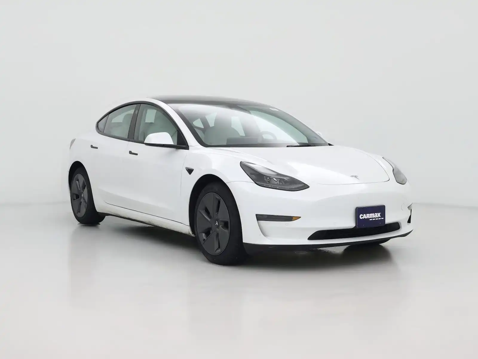 2022 Tesla Model 3 Standard Range Plus's photo