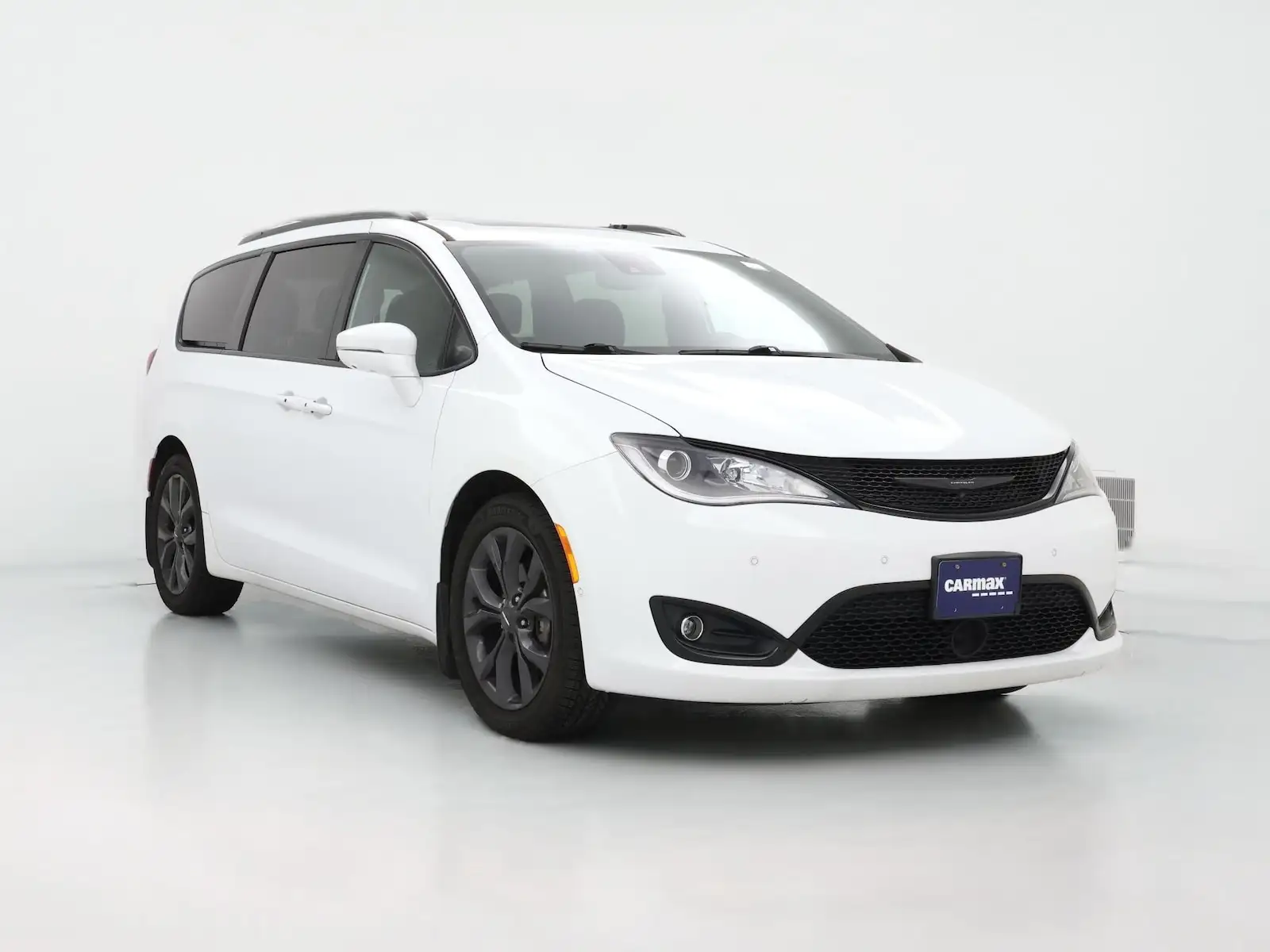 2019 Chrysler Pacifica Limited's photo
