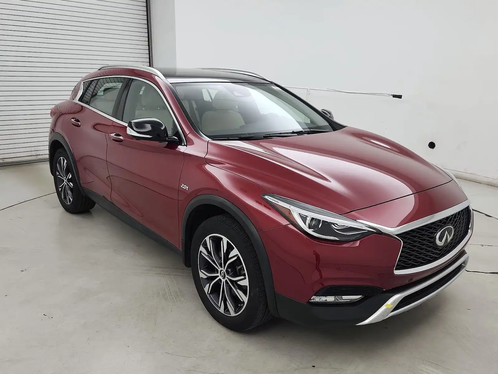 2019 INFINITI QX30 Essential's photo