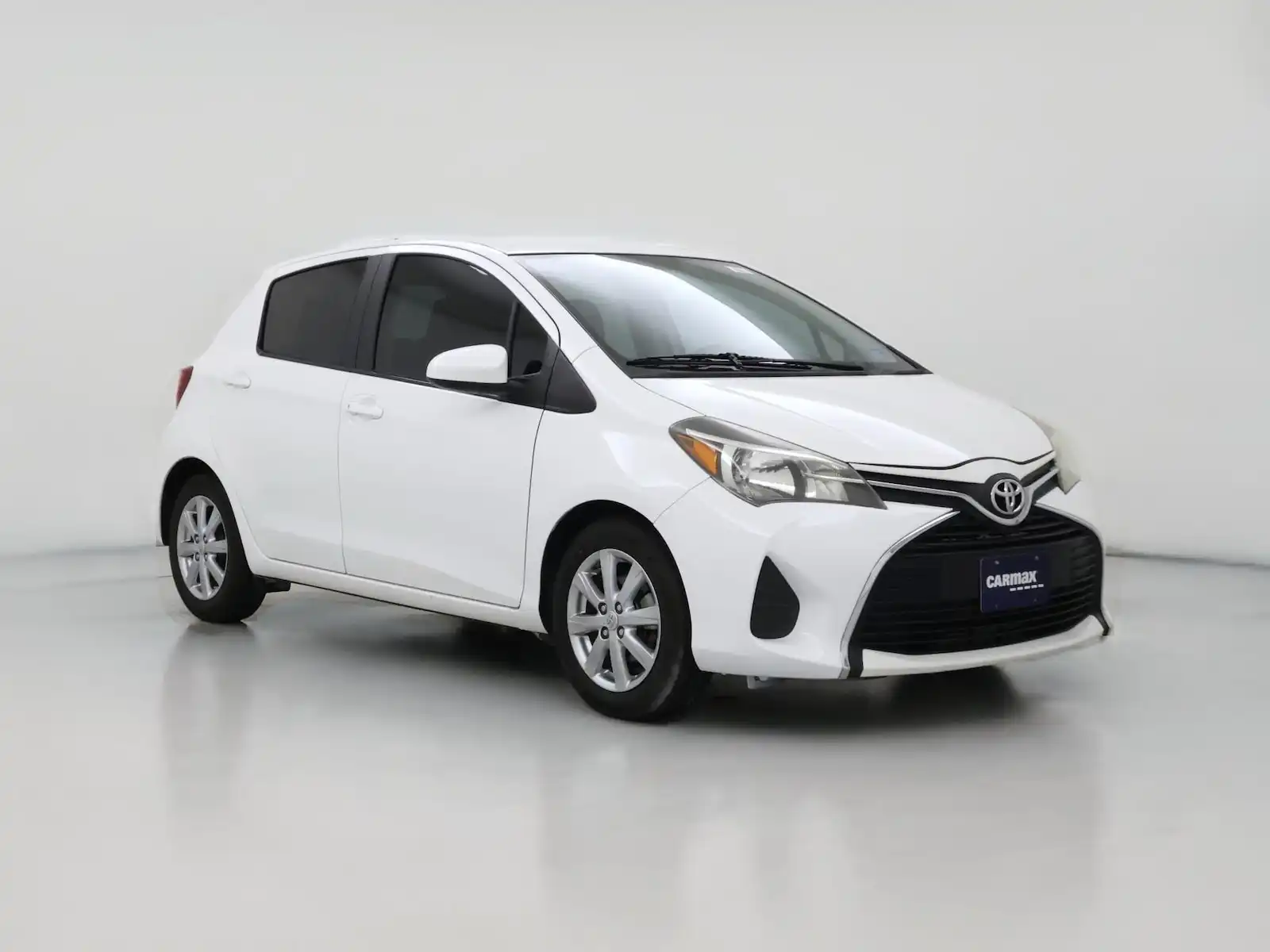 2015 Toyota Yaris LE 5-Door Liftback AT's photo