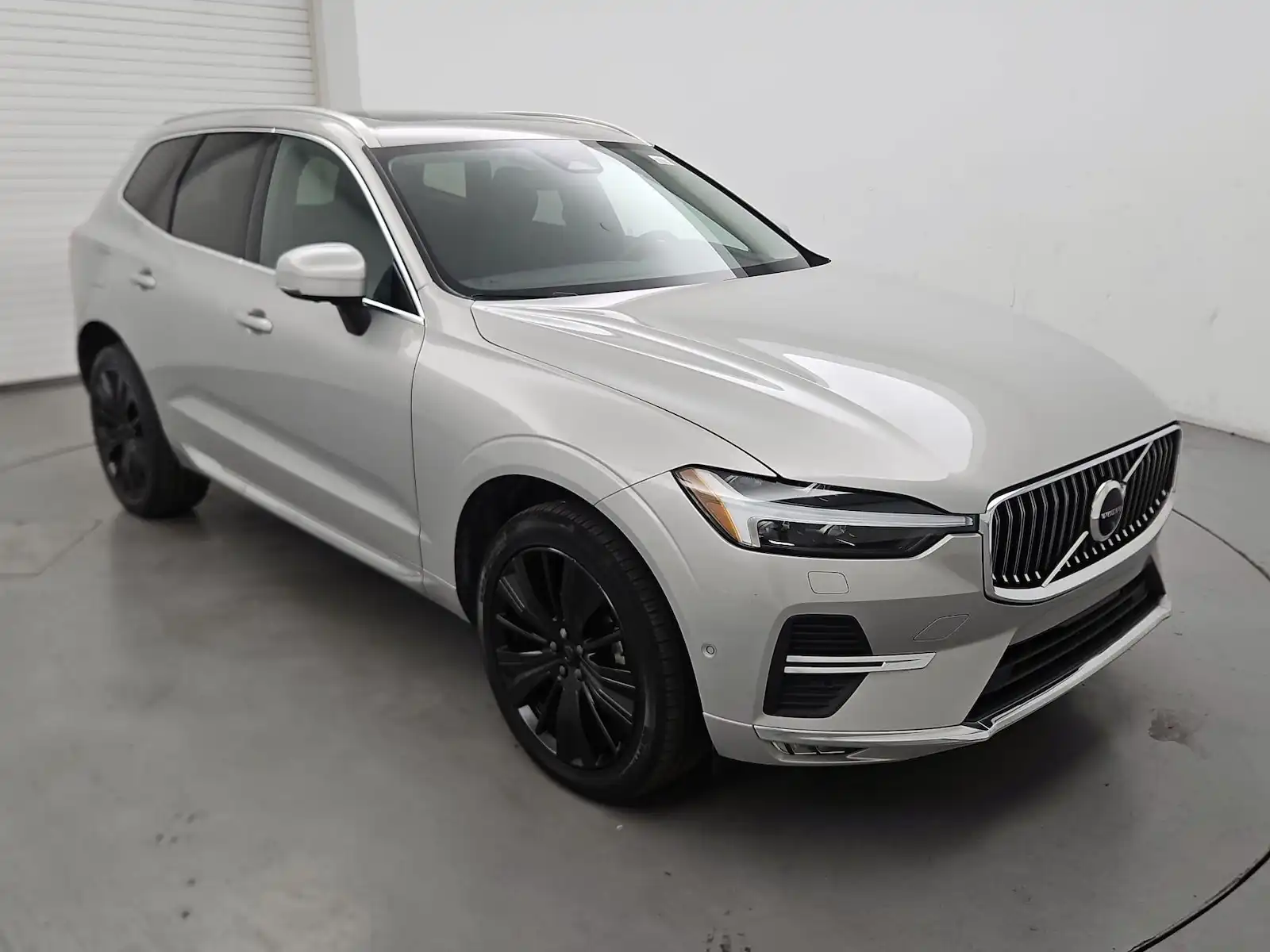 2023 Volvo XC60 B5 Plus Bright Theme FWD's photo