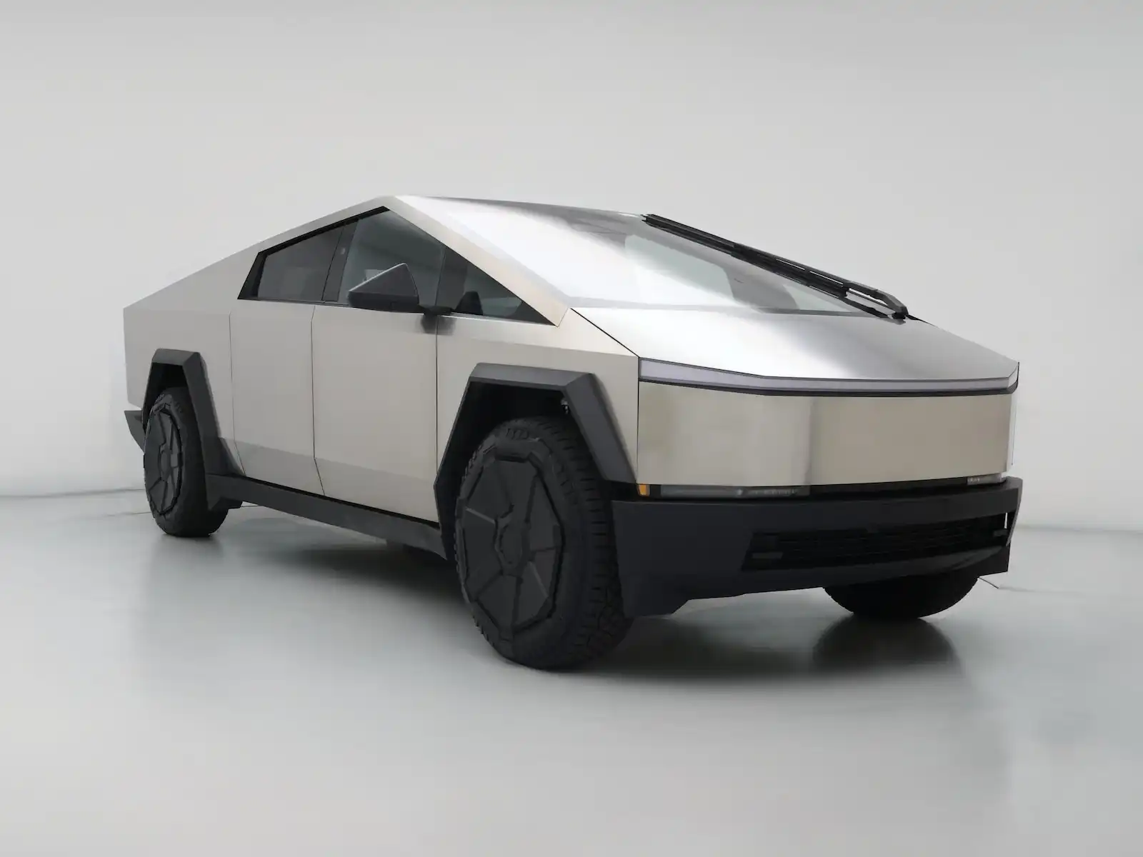 2025 Tesla Cybertruck Long Range's photo