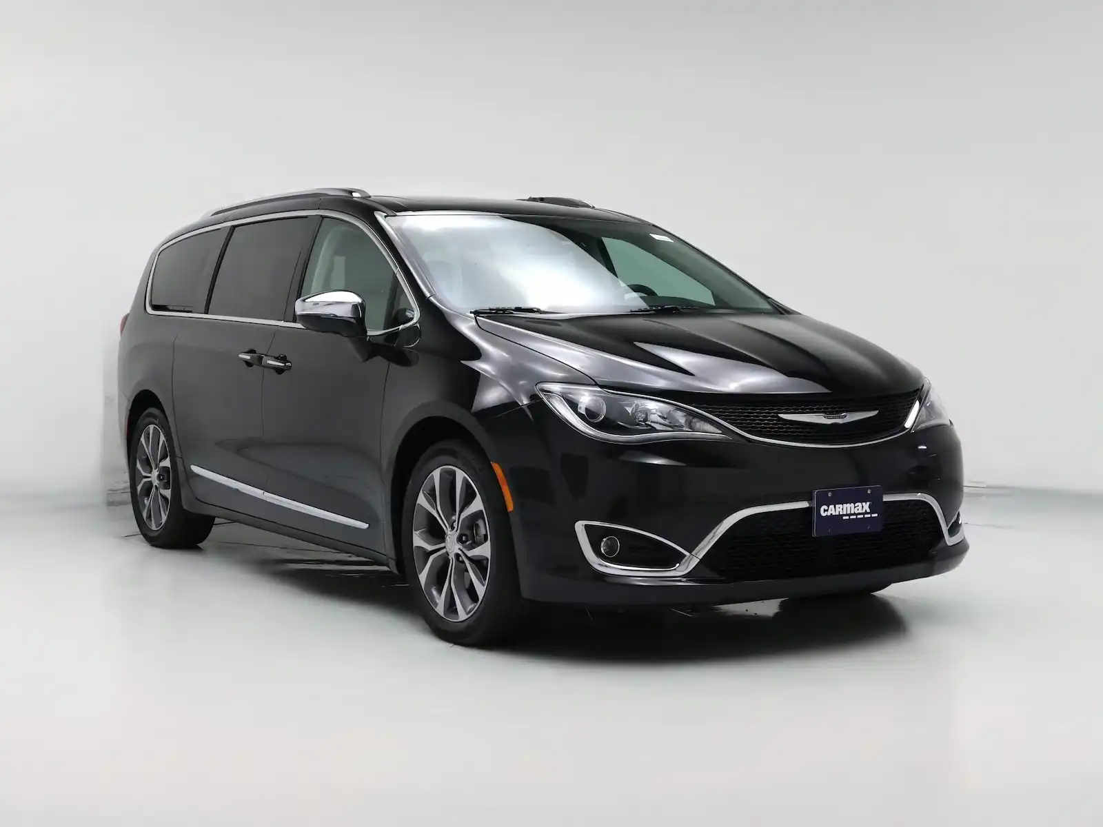 2017 Chrysler Pacifica Limited's photo