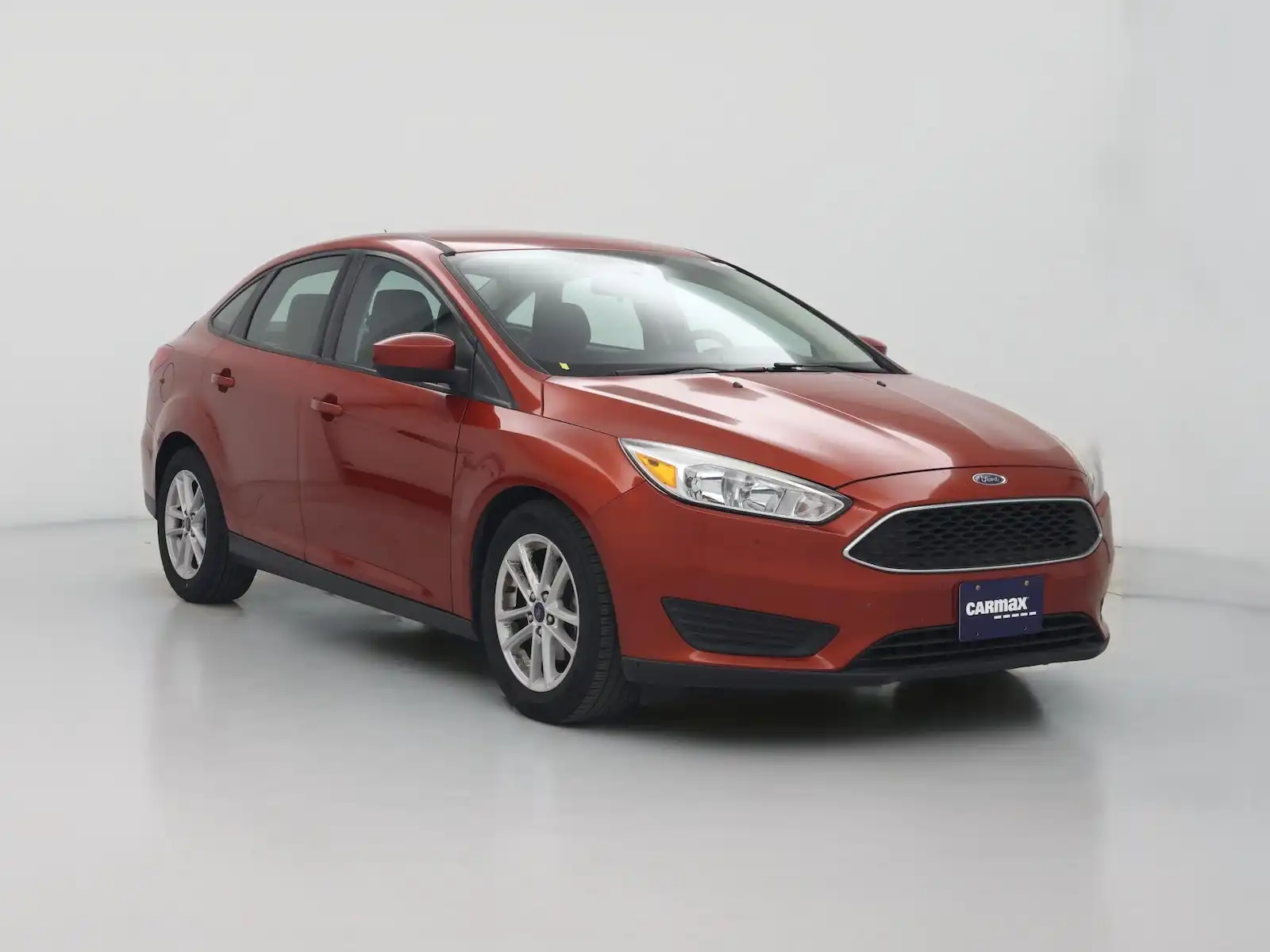 2018 Ford Focus SE Sedan's photo