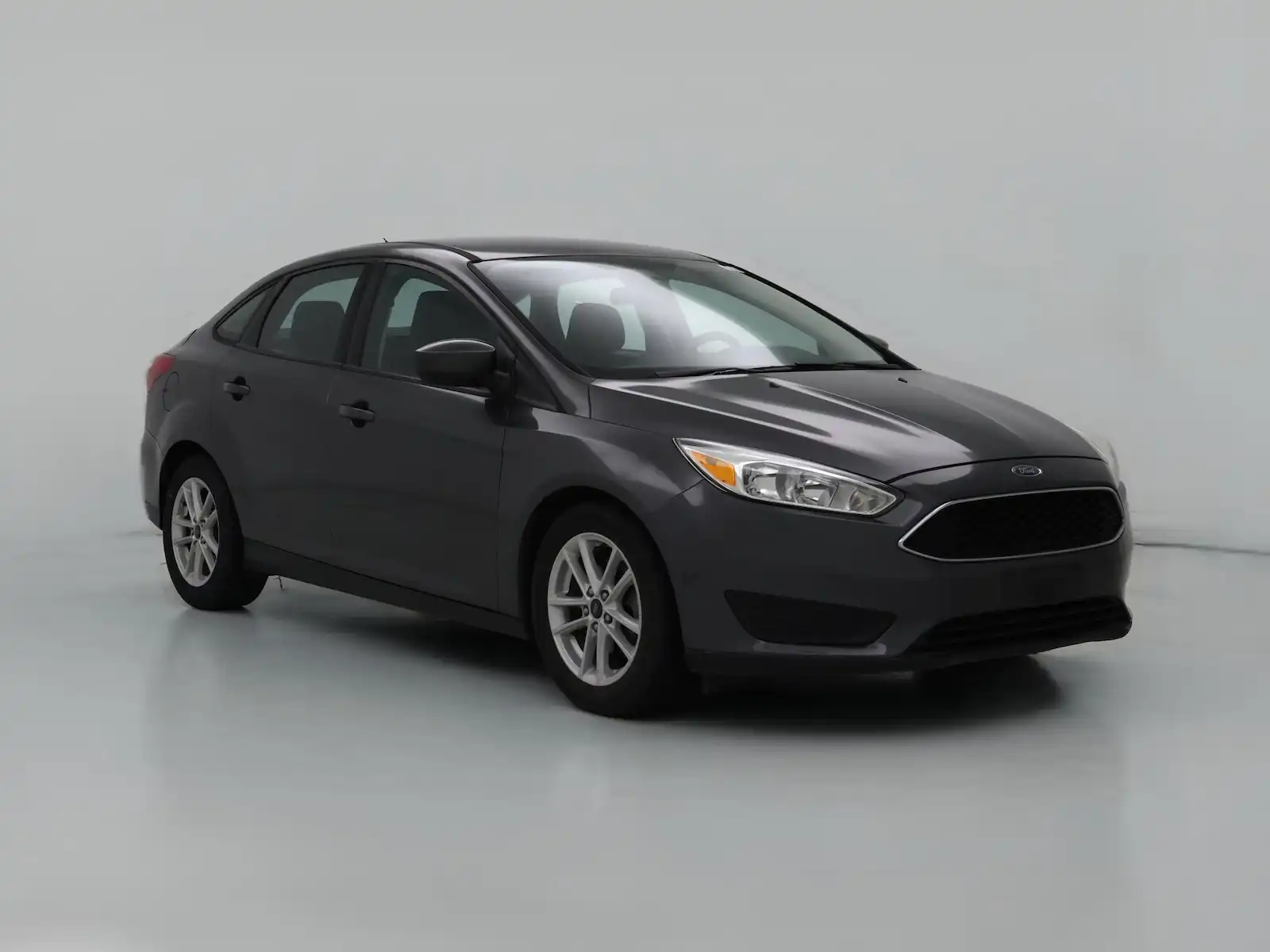 2018 Ford Focus SE Sedan's photo