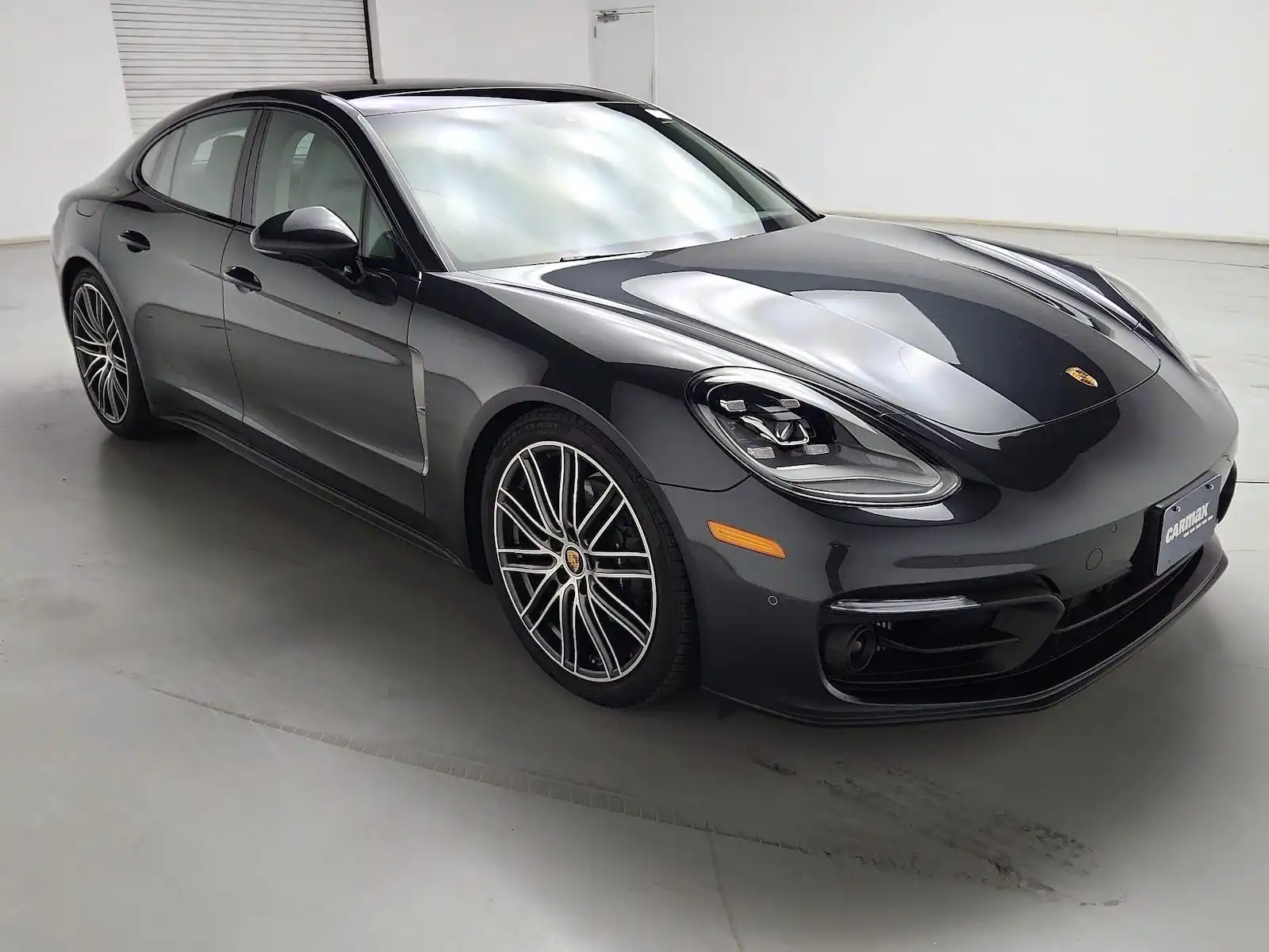 2023 Porsche Panamera 4 Platinum Edition's photo