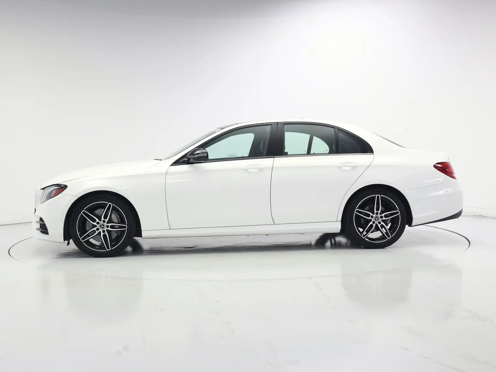 2019 Mercedes-Benz E-Class E300 photo 4