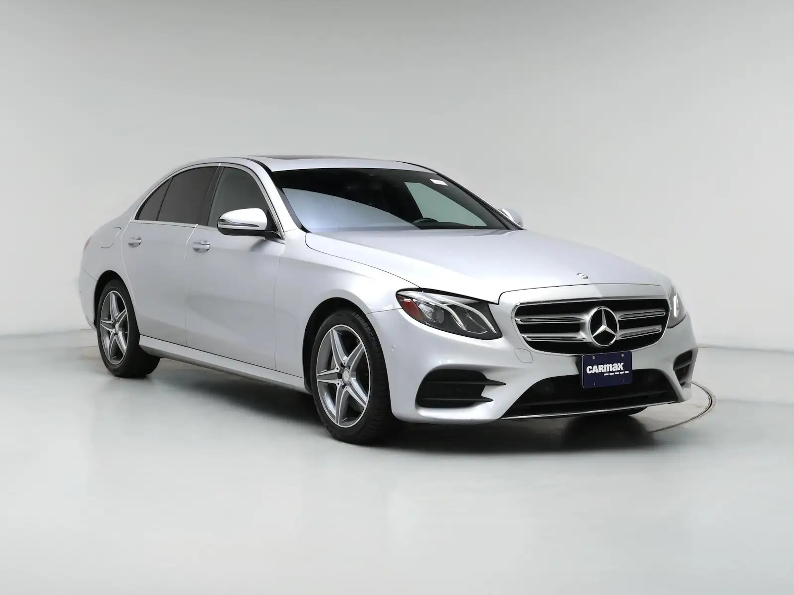 2017 Mercedes-Benz E-Class E300 4MATIC photo 1