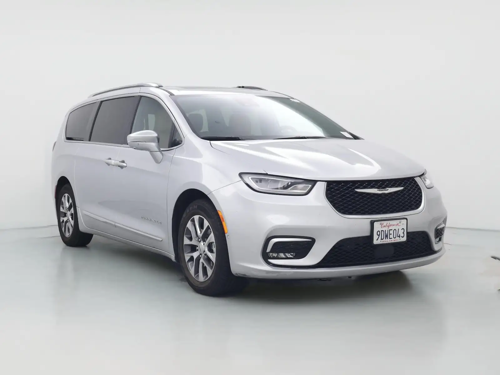 2022 Chrysler Pacifica Hybrid Pinnacle's photo