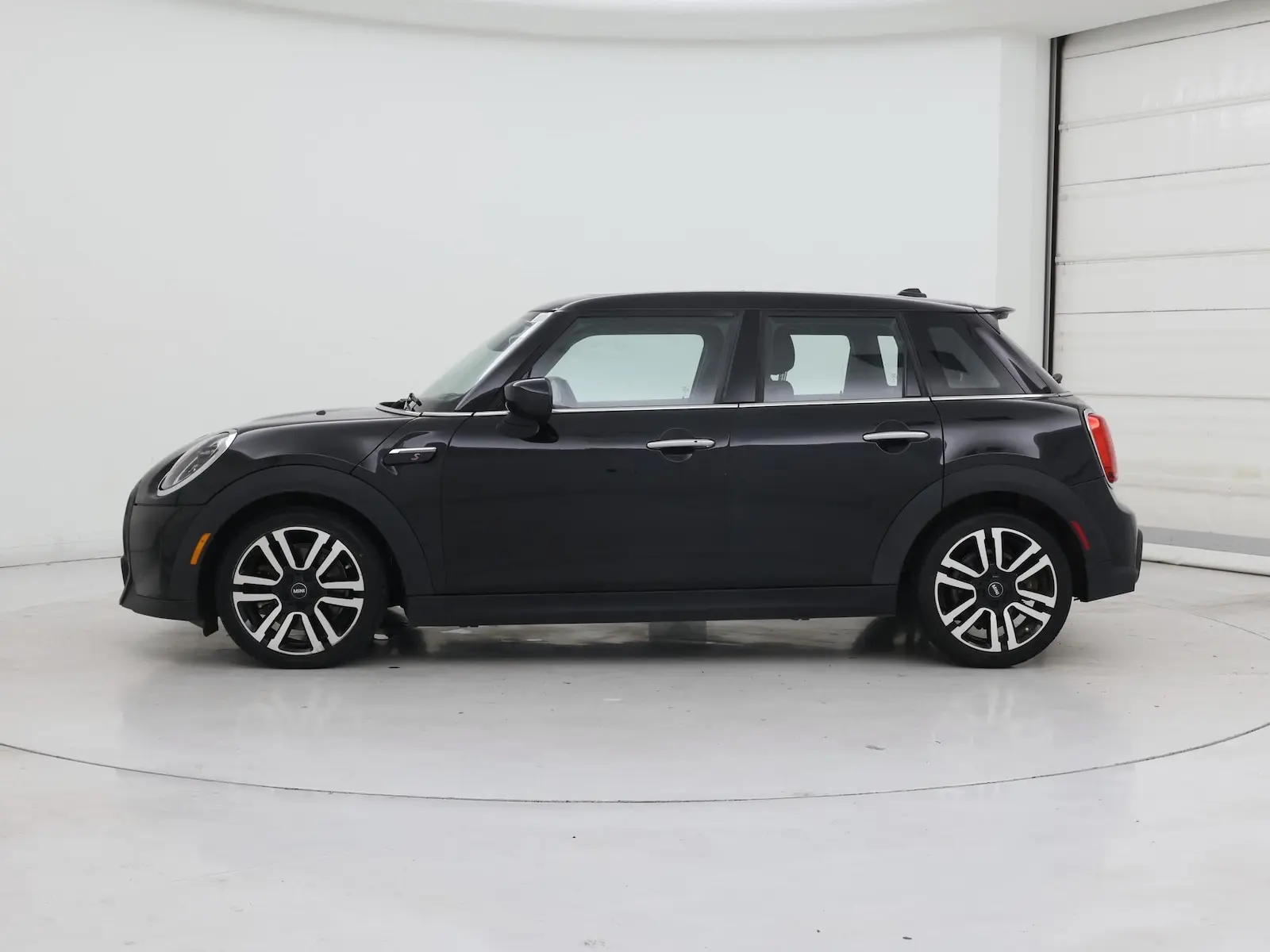 2023 MINI Hardtop Cooper S Classic photo 4