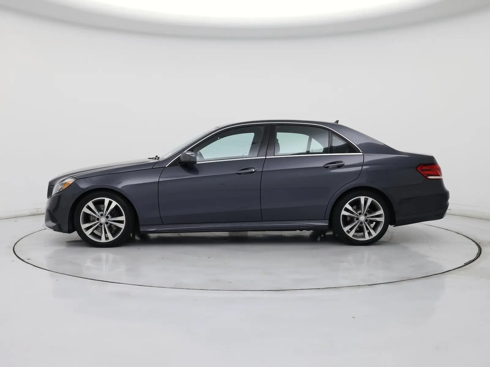 2016 Mercedes-Benz E-Class E350 Luxury photo 4
