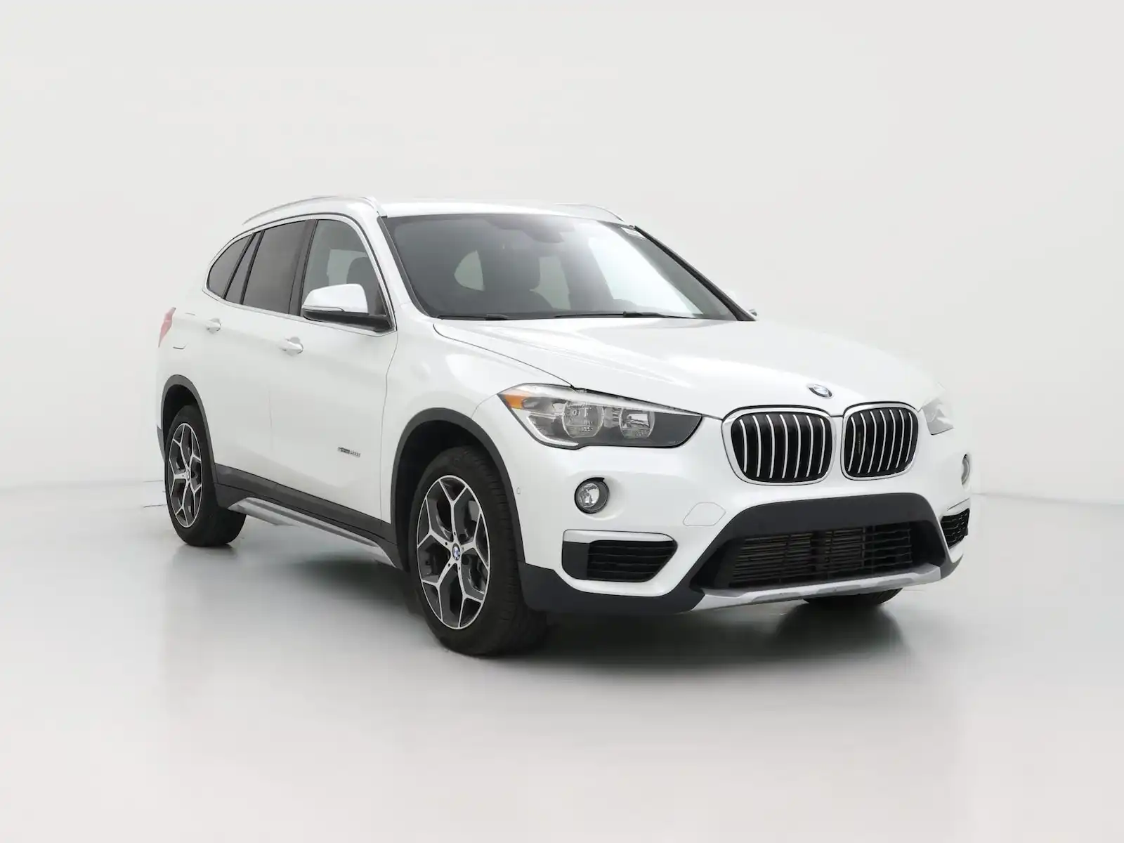 2017 BMW X1 sDrive28i's photo