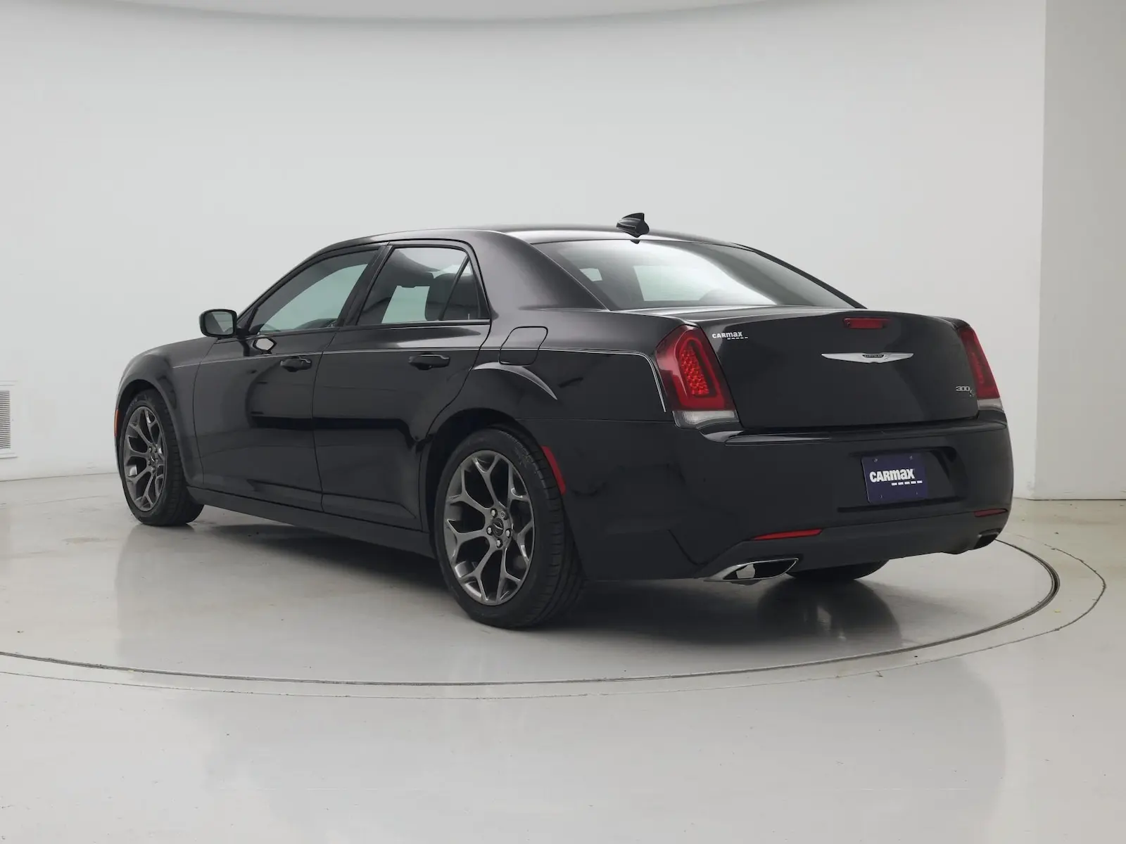 2017 Chrysler 300 S photo 3
