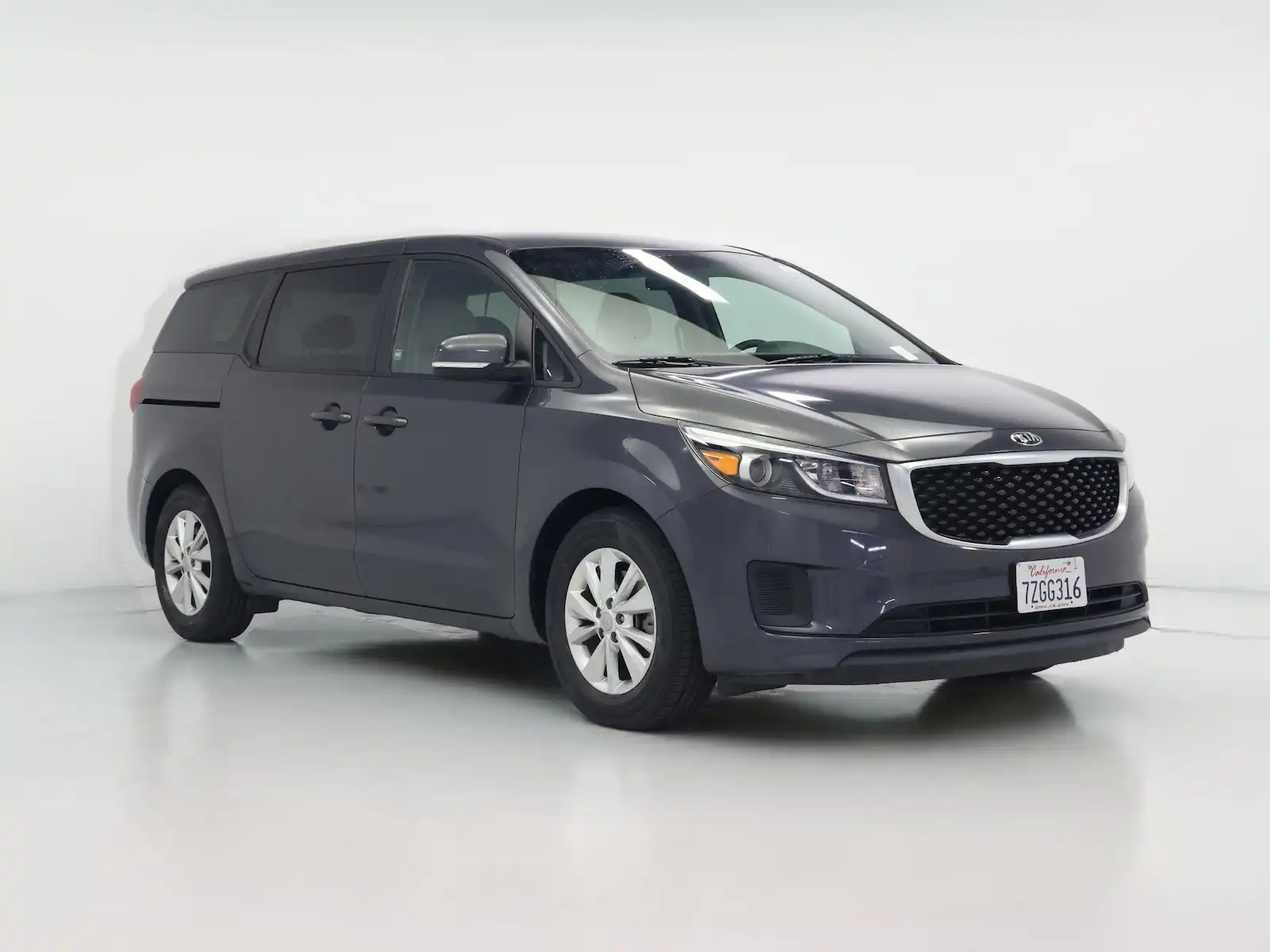 2017 Kia Sedona LX's photo