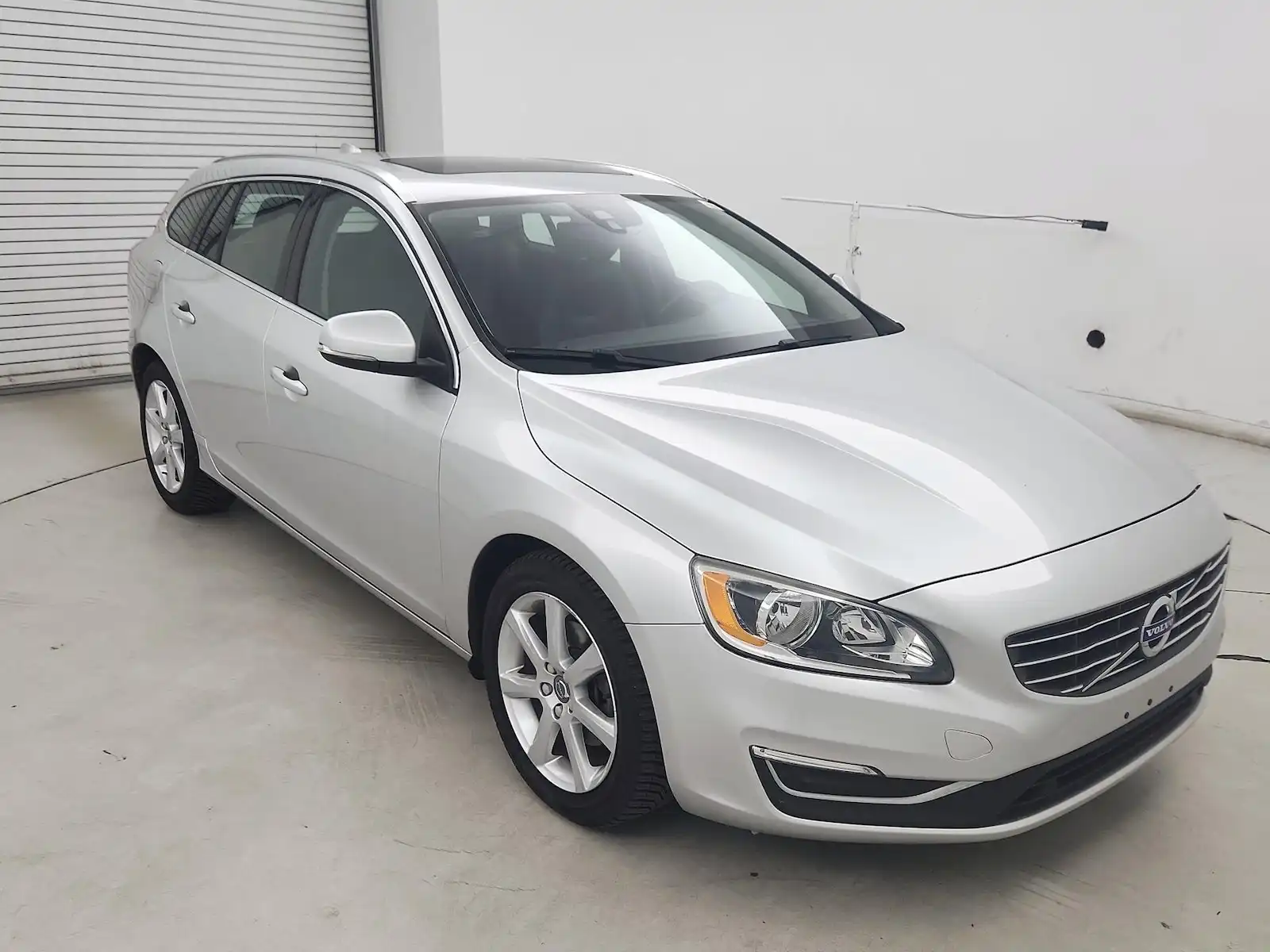 2016 Volvo V60 T5 Drive-E FWD Premier's photo