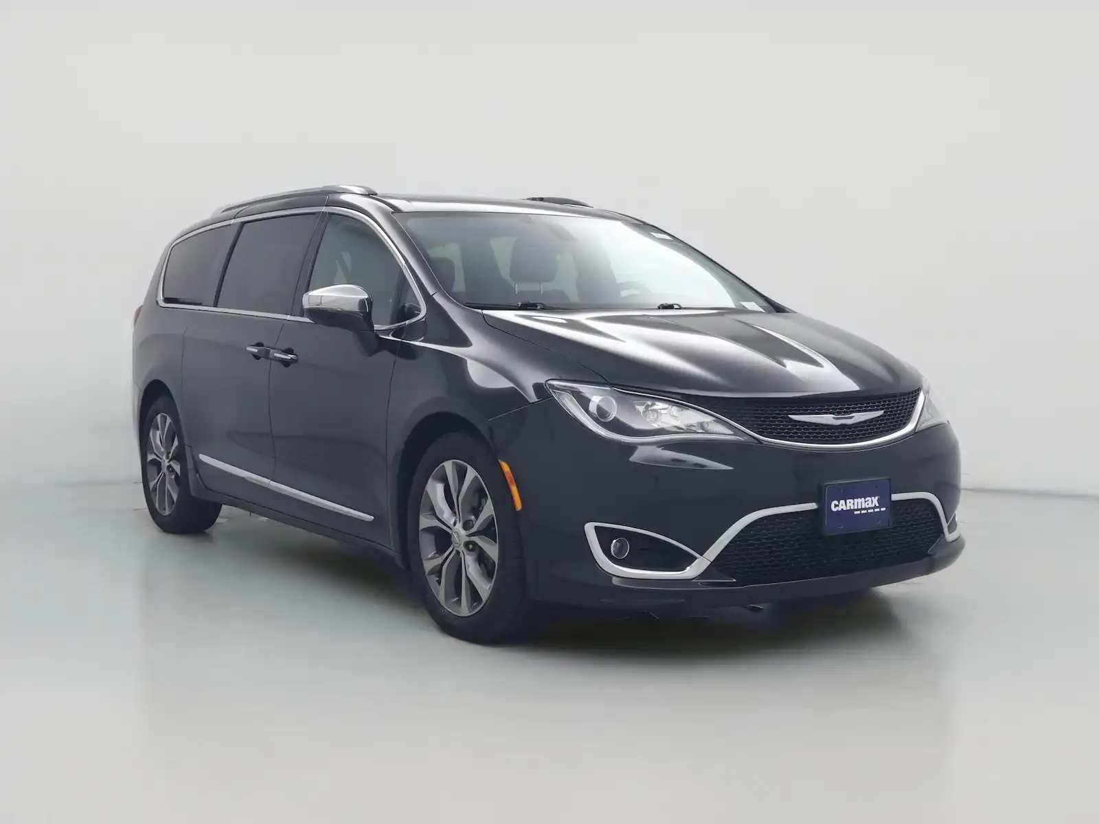 2018 Chrysler Pacifica Limited's photo