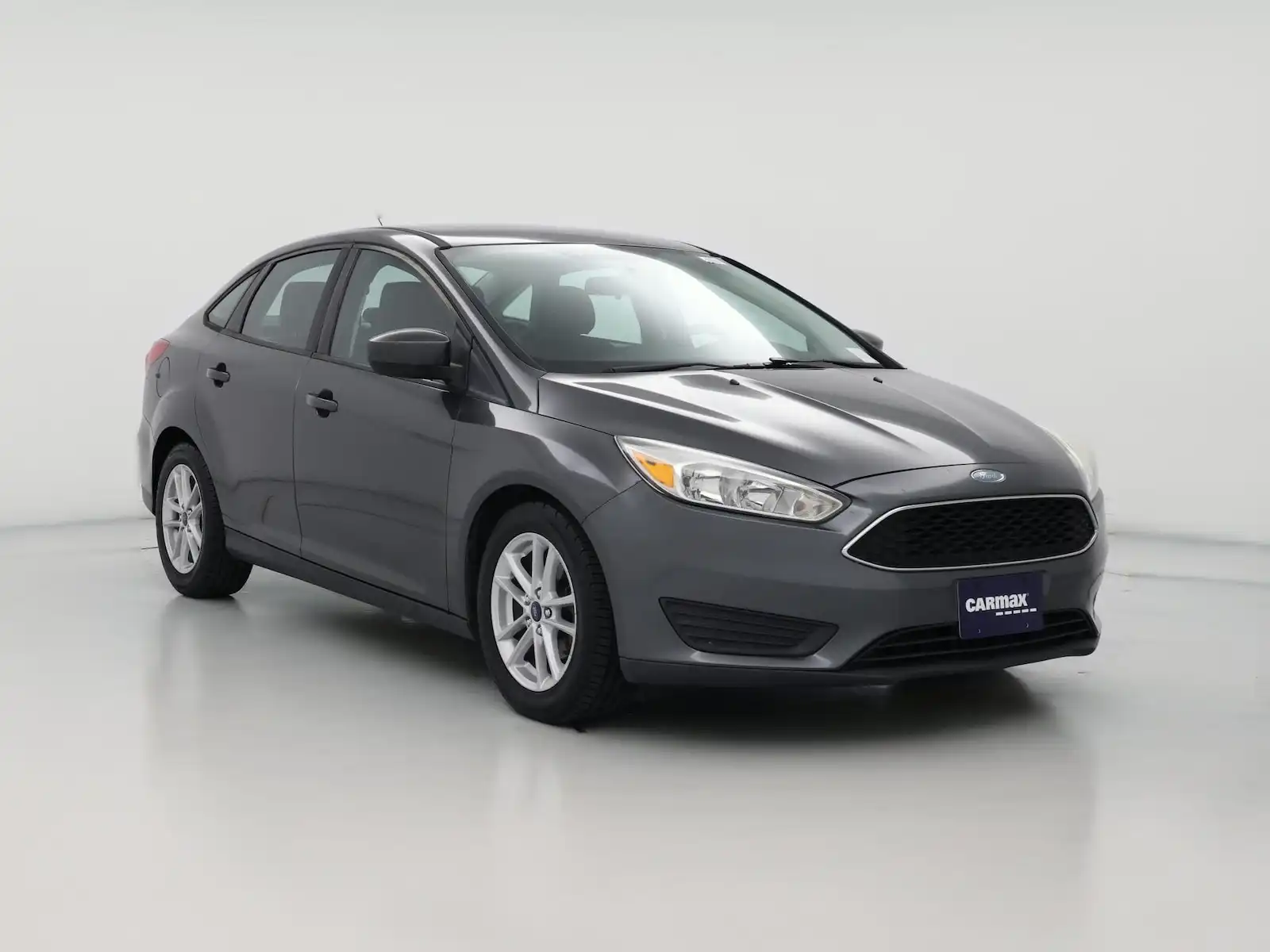 2018 Ford Focus SE Sedan's photo
