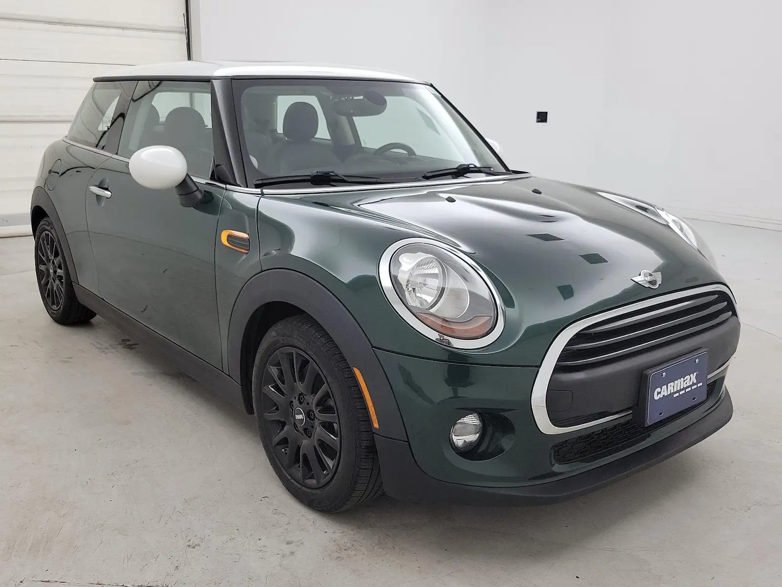 2017 MINI Cooper Base photo 1