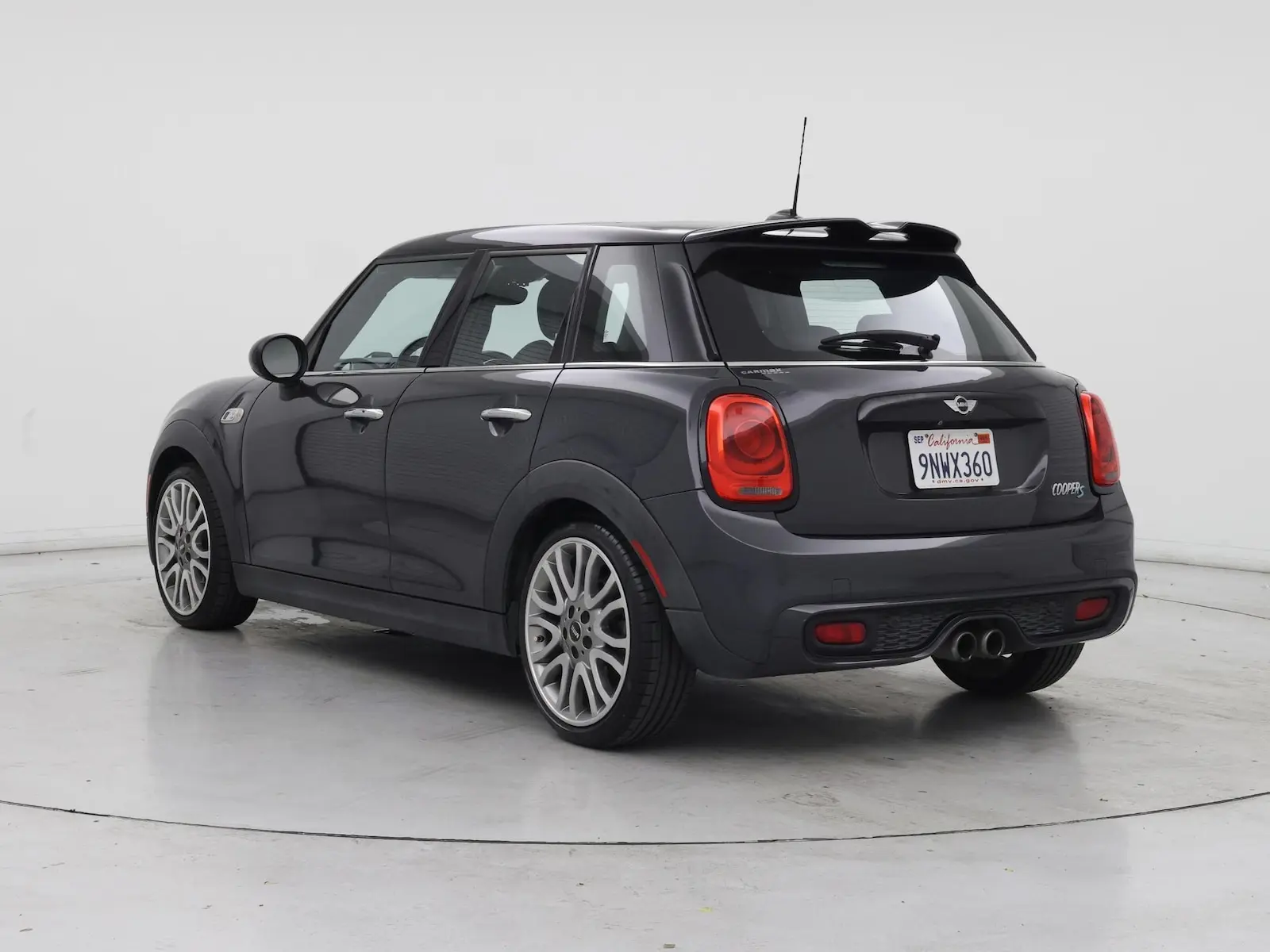 2016 MINI Cooper S 4 Door photo 3