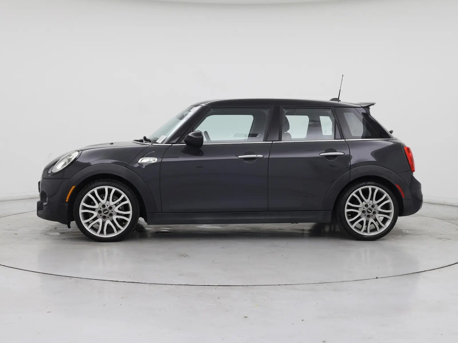 2016 MINI Cooper S 4 Door photo 4