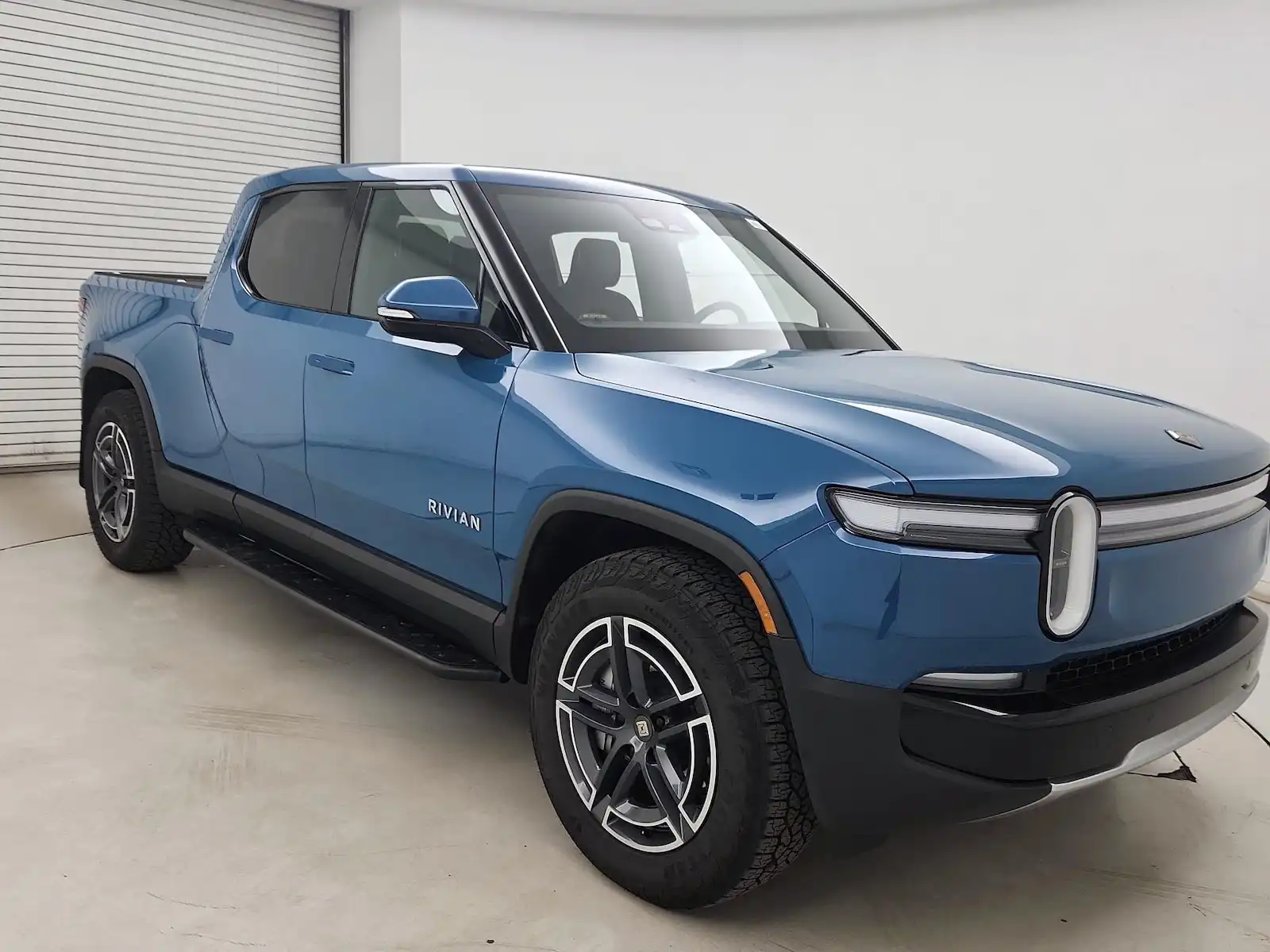 2025 Rivian R1T Adventure Dual-Motor Standard Pack's photo