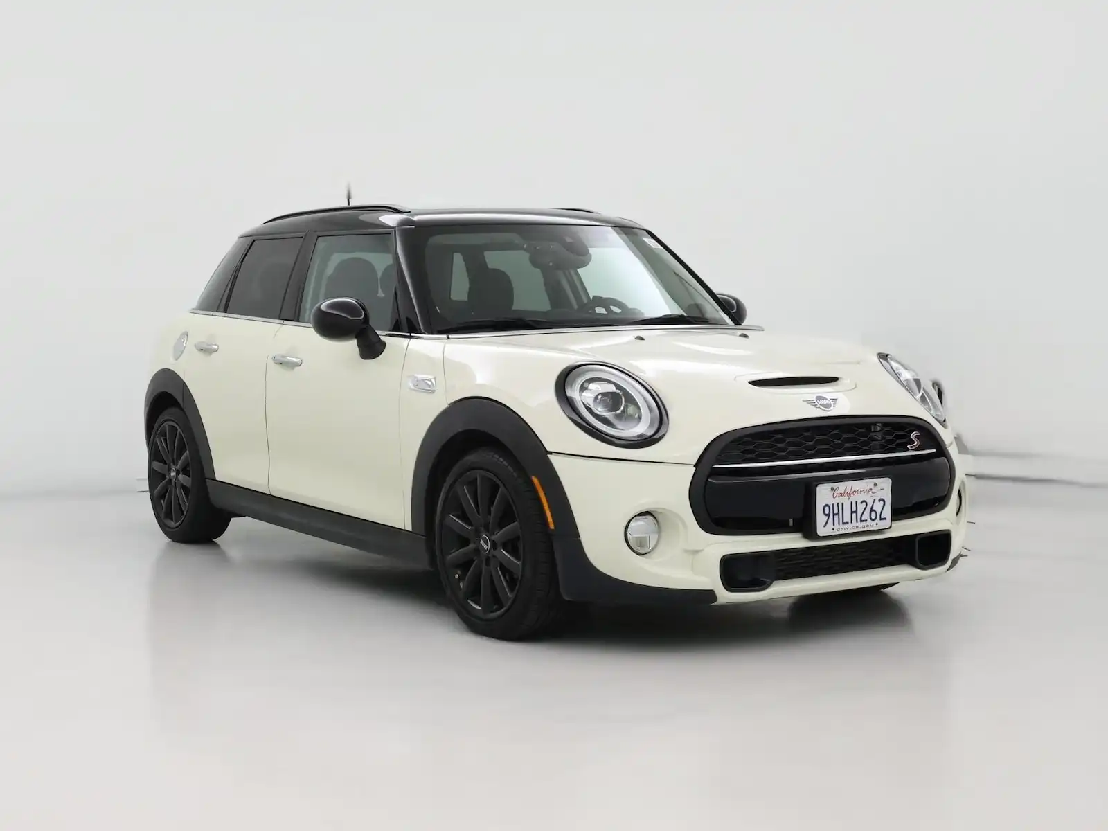 2019 MINI Hardtop Cooper S Signature's photo