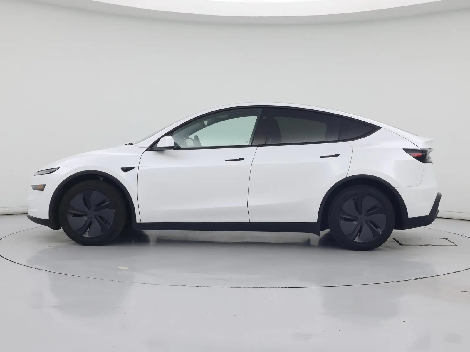 2026 Tesla Model Y Long Range RWD photo 4