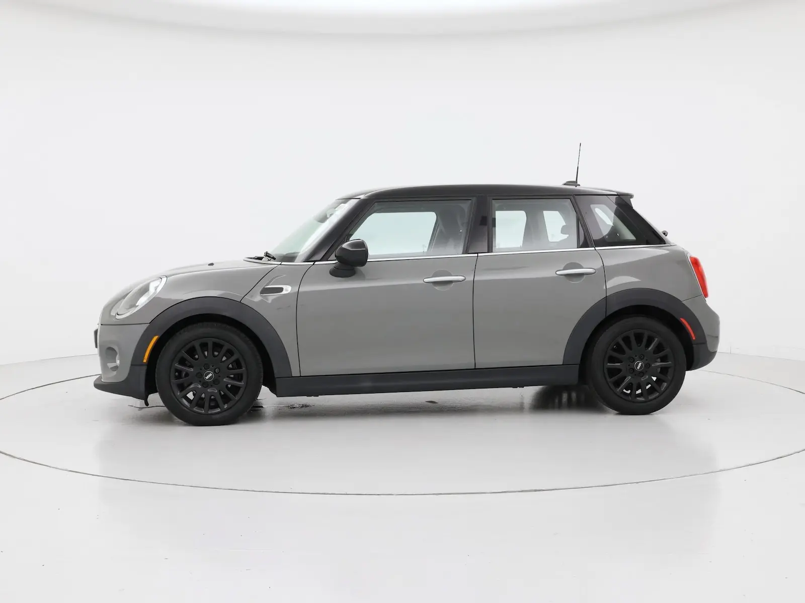 2018 MINI Cooper 4 Door photo 4