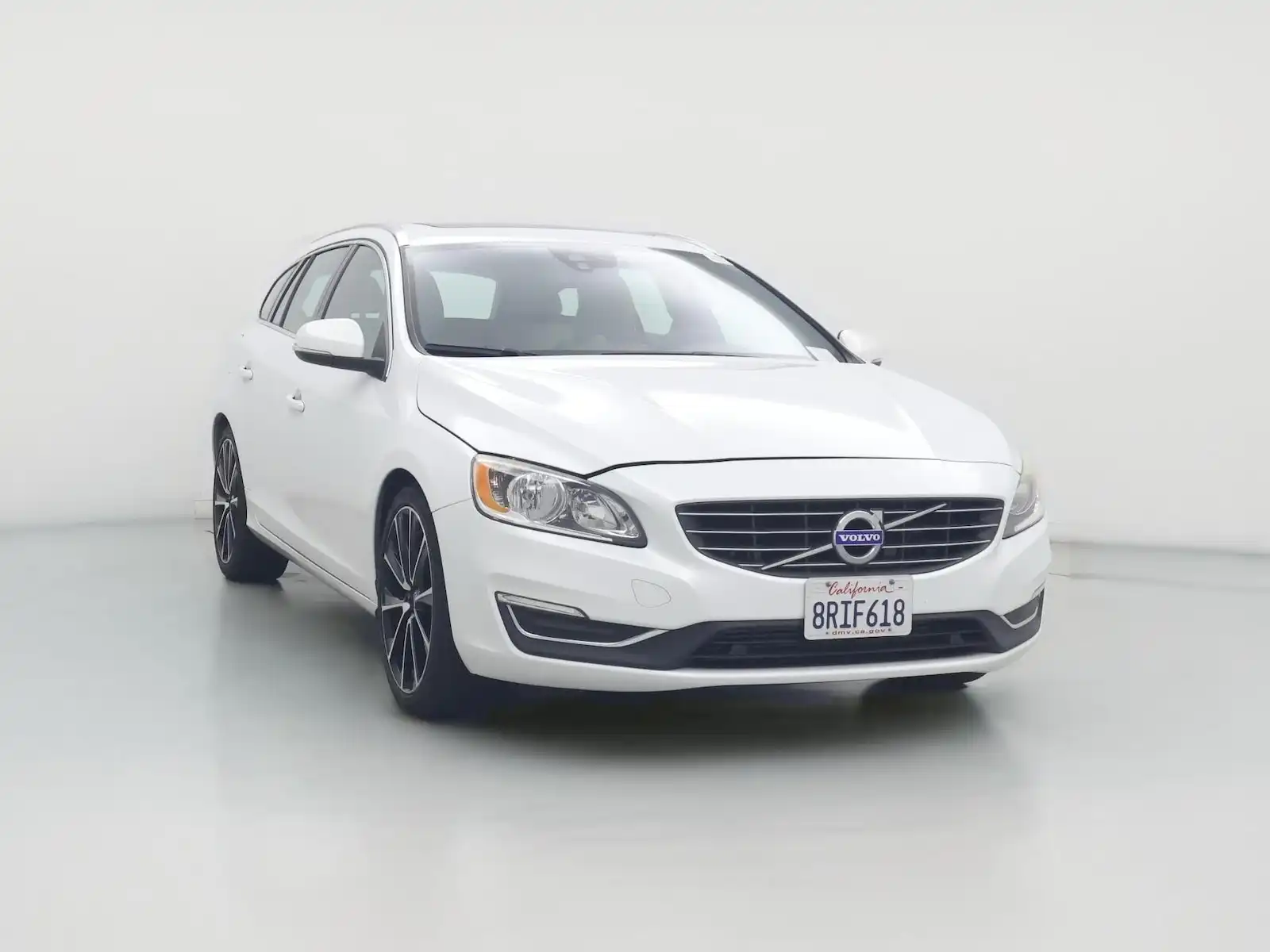 2017 Volvo V60 T5 FWD Premier's photo
